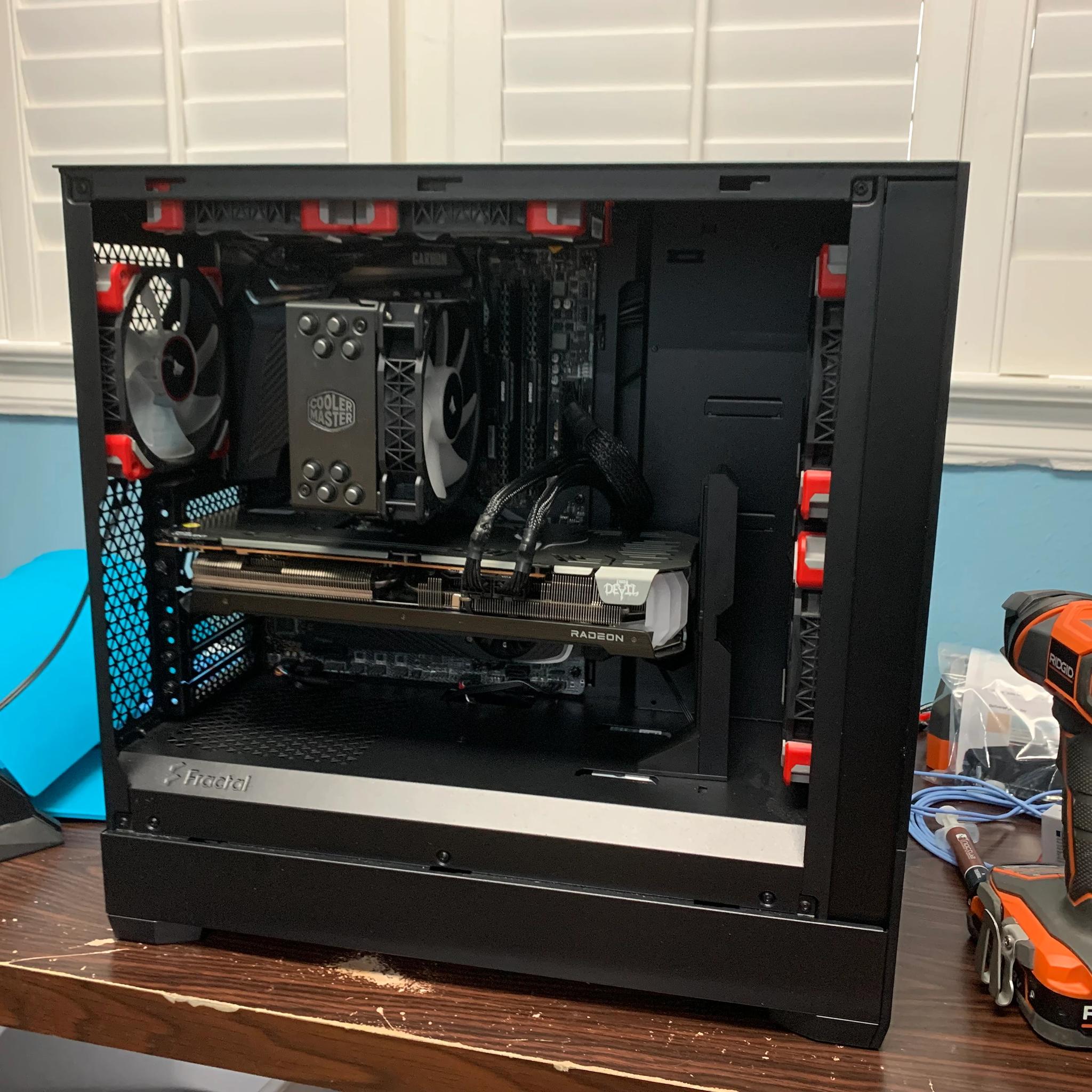 Red Devil|Ryzen 7 3700X|RX 6700XT|32GB|500GB SSD|2TB HDD|Wifi|Windows 10 Pro