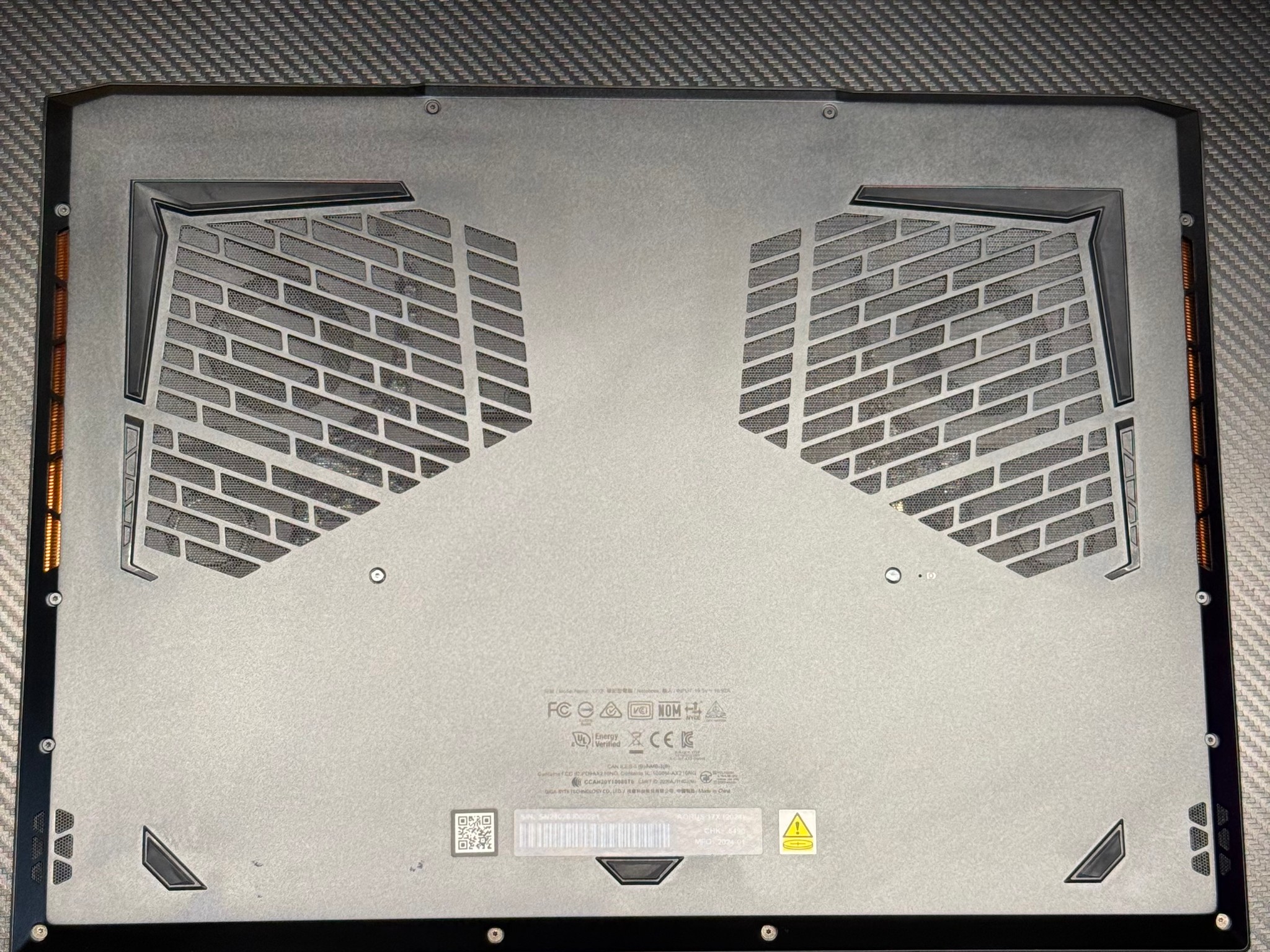 RTX 4080 / i9-14900HX / 32GB DDR5 Ram / 2TB SSD / 240Hz refresh rate