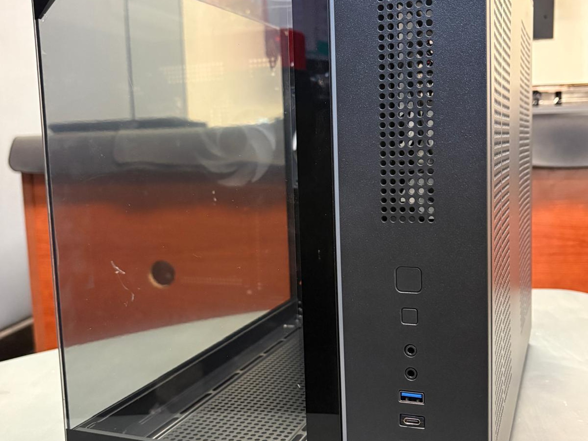NEW – Skytech Gaming CRYSTAL Case with Gigabyte B650M C V3 DDR5 Motherboards & 650W Gold Gamdias PSU