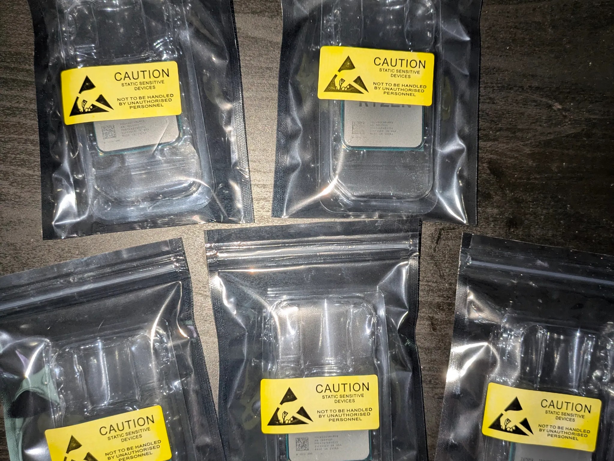 Ryzen 5 2400G w/ integrated Vega graphics