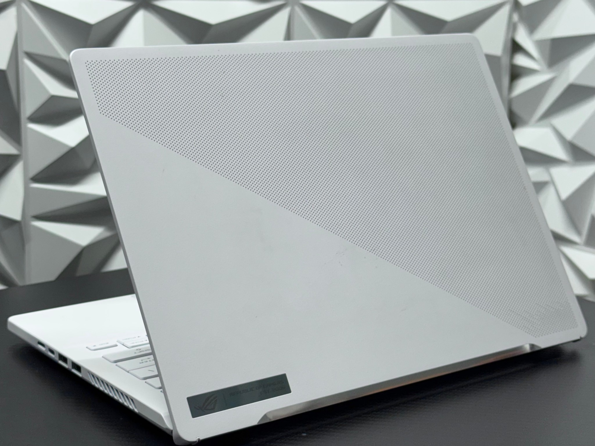 Gaming laptop / RTX 4060 / Ryzen 9 / 32GB DDR5 Ram / 1TB SSD / 165Hz 1440P Resolution