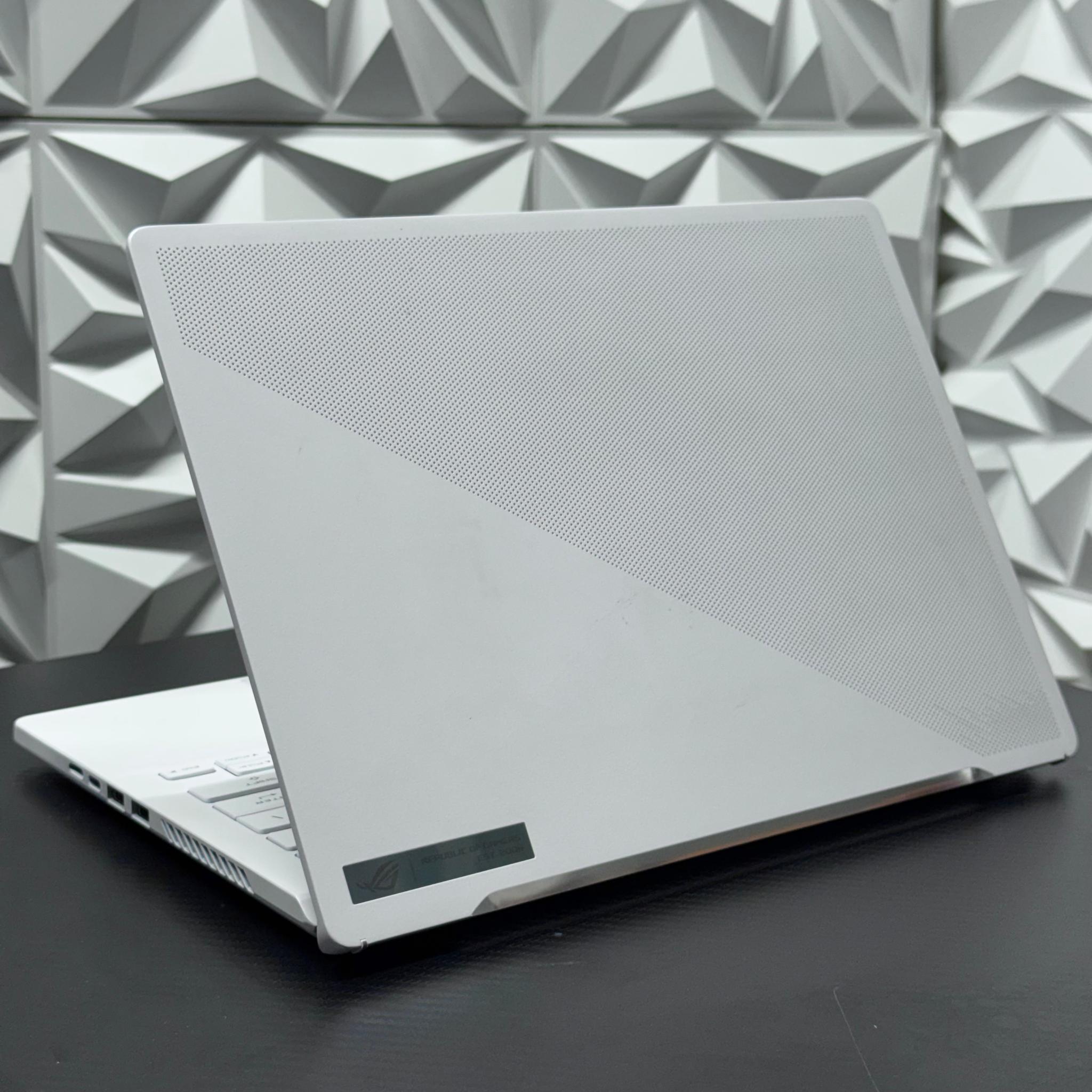 Gaming laptop / RTX 4060 / Ryzen 9 / 32GB DDR5 Ram / 1TB SSD / 165Hz 1440P Resolution