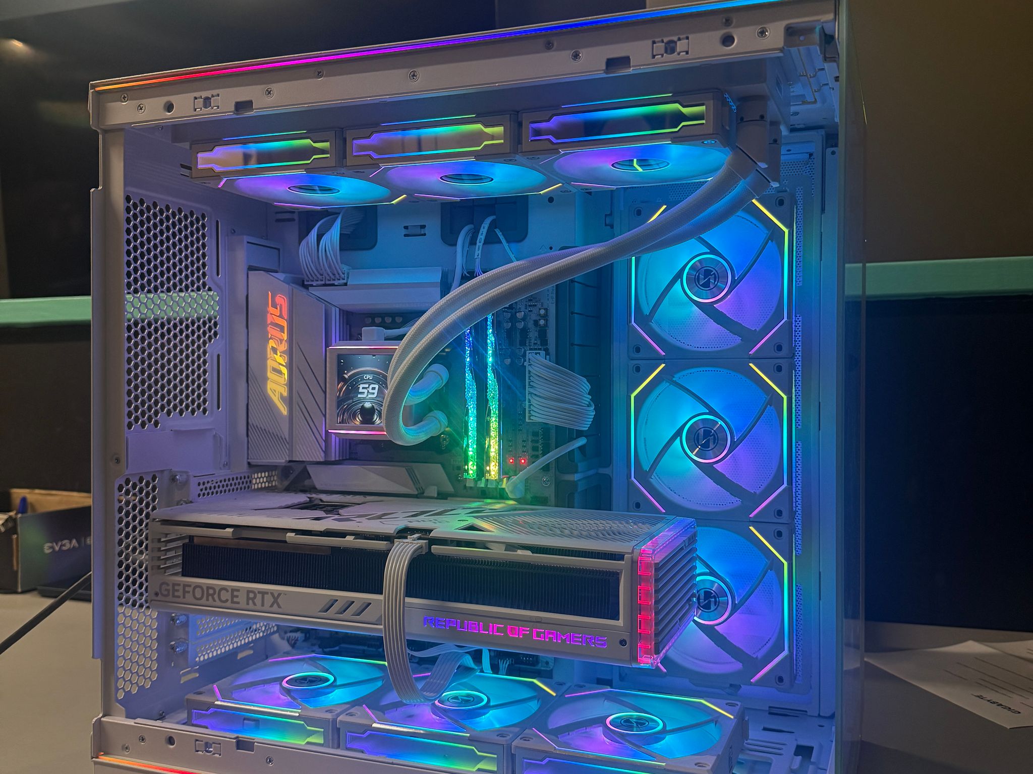 White RTX 4090 Gaming PC | Ryzen 9 7950X3D | 32GB DDR5 | 2TB SSD