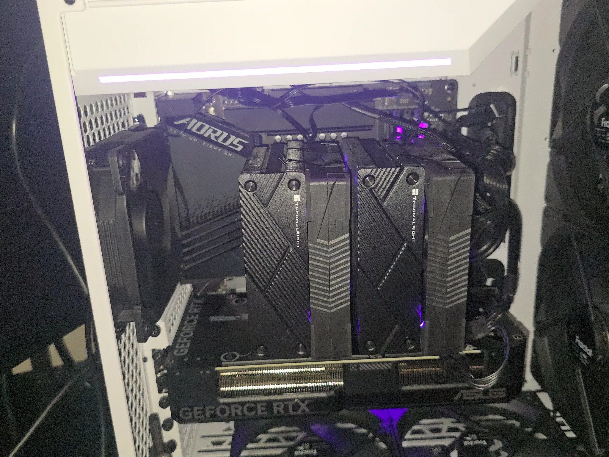BLACK AND WHITE ENTRY GAMING/STREAMING PC FOR 1440P: 4070, I-7 13700KF, 32gb DDR5, 2TB SN850X