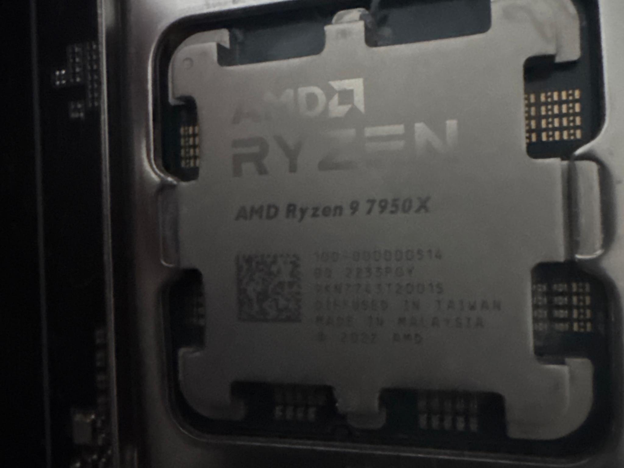 Gigabyte X670E Aorus Master, Ryzen 9 7950X Bundle!