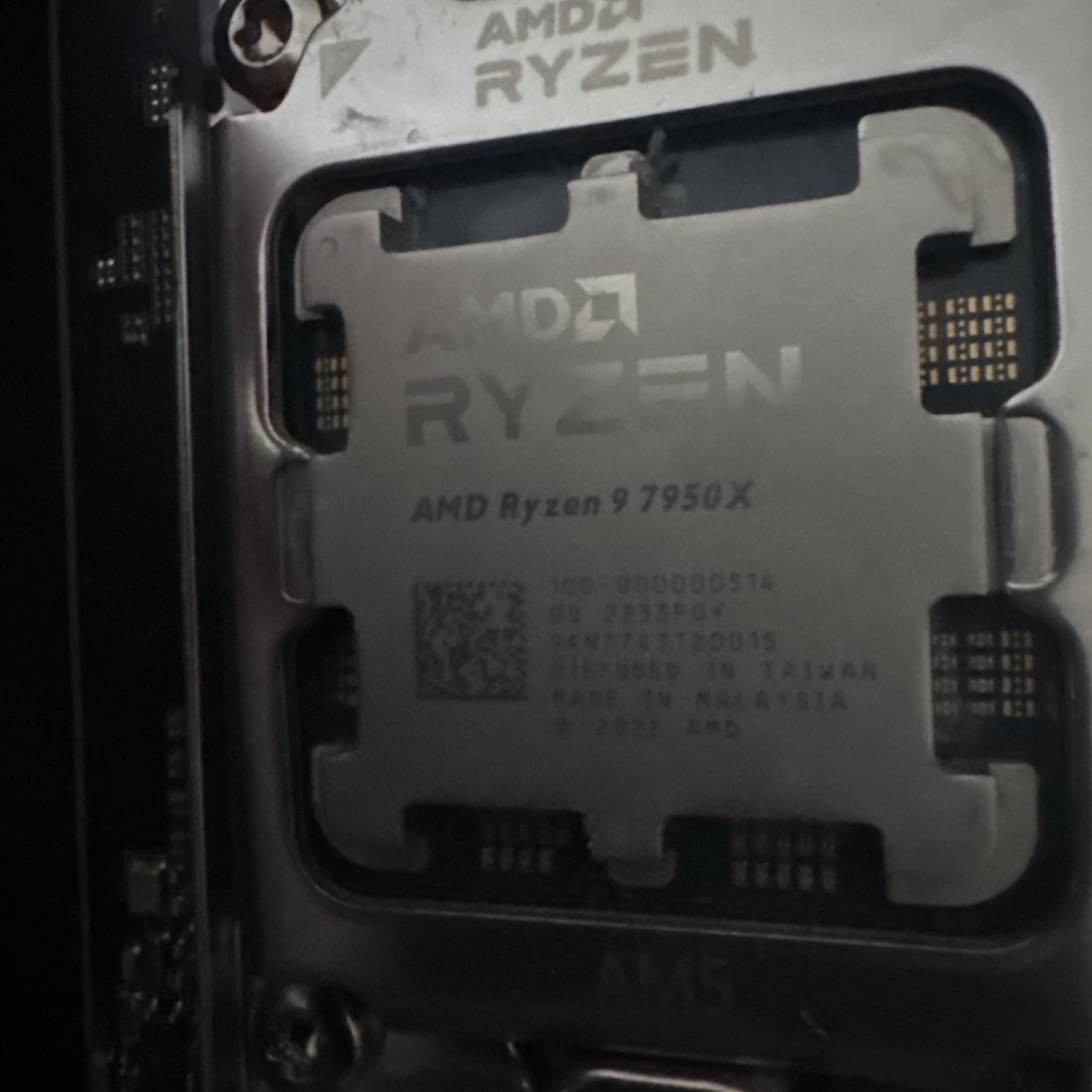 Gigabyte X670E Aorus Master, Ryzen 9 7950X Bundle!