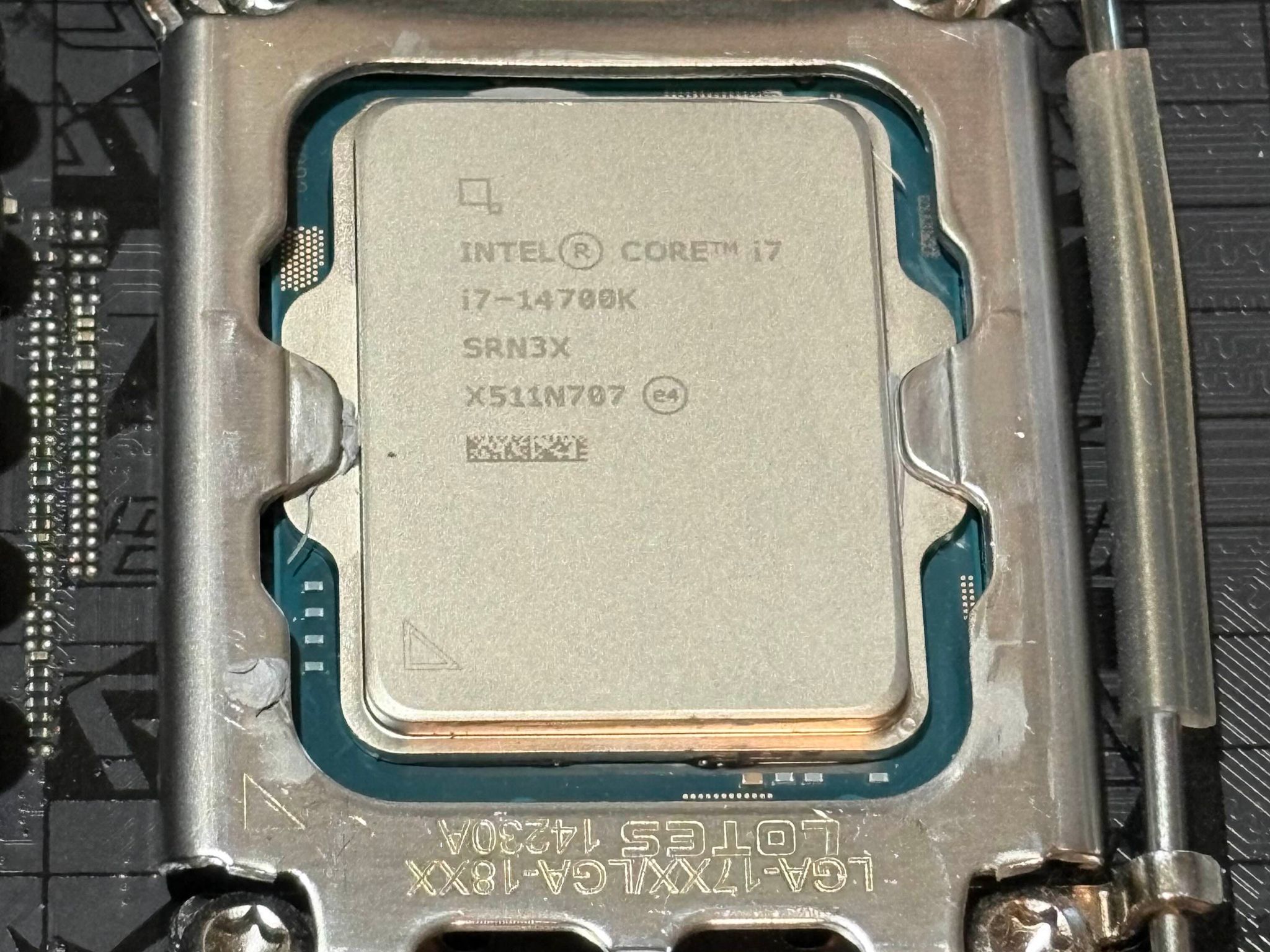 ROG Strix Z-690E WIFI, i7-14700k, Corsair Dominator Platinum 2x16GB DDR5 5200MHZ