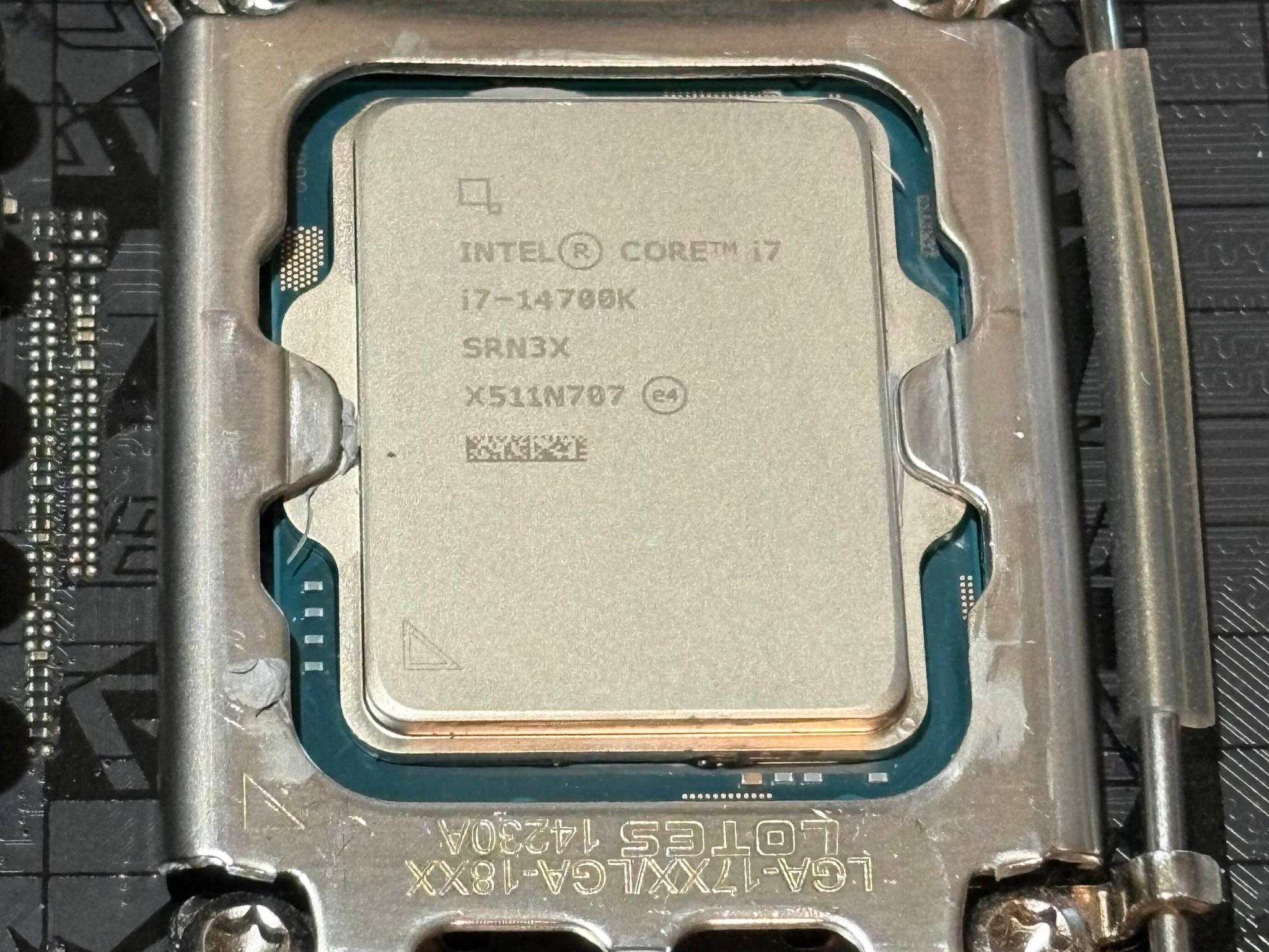 ROG Strix Z-690E WIFI, i7-14700k, Corsair Dominator Platinum 2x16GB DDR5 5200MHZ