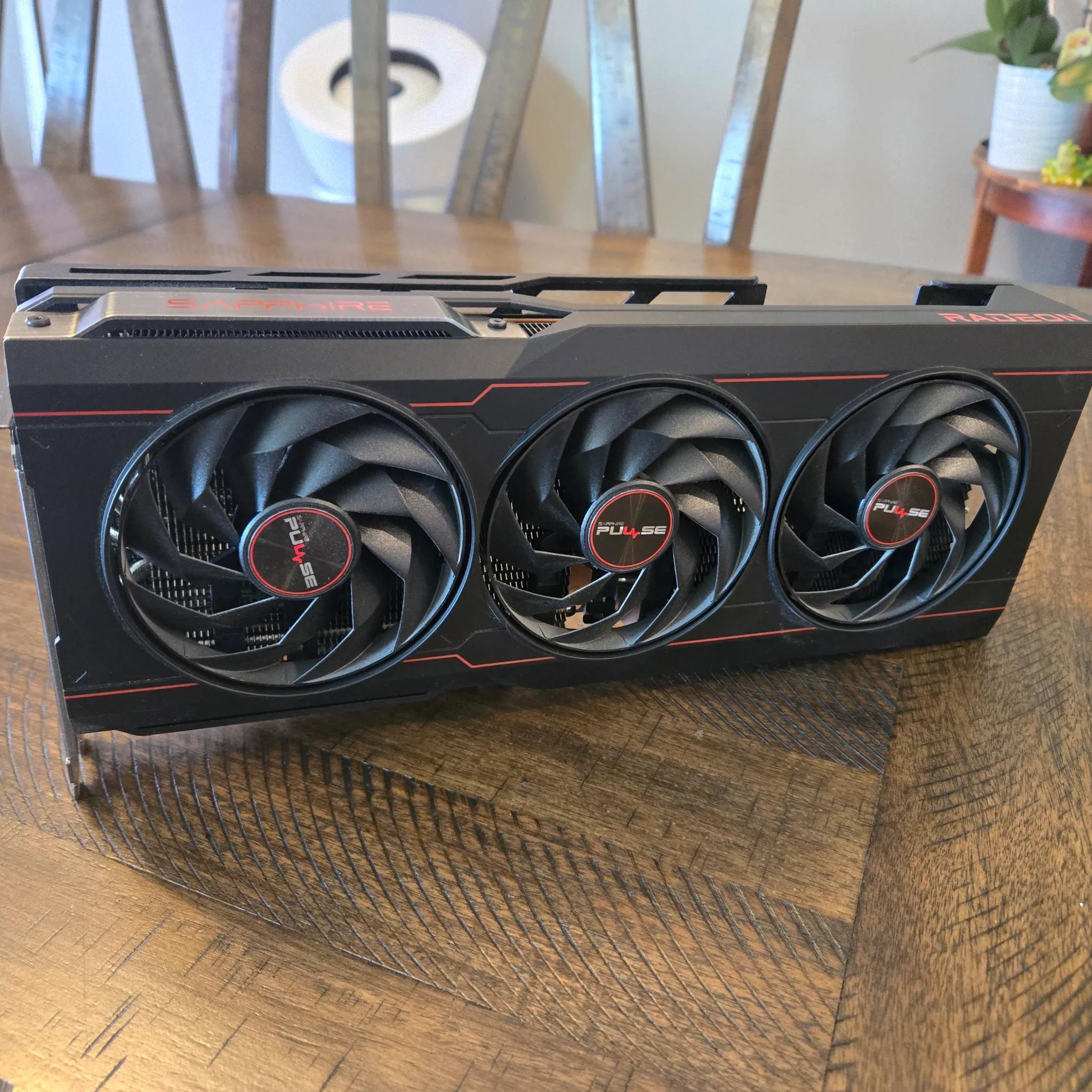 SAPPHIRE PULSE Radeon RX 7900 XTX 24GB GDDR6 PCI Express 4.0 x16 ATX Video Card (Used)