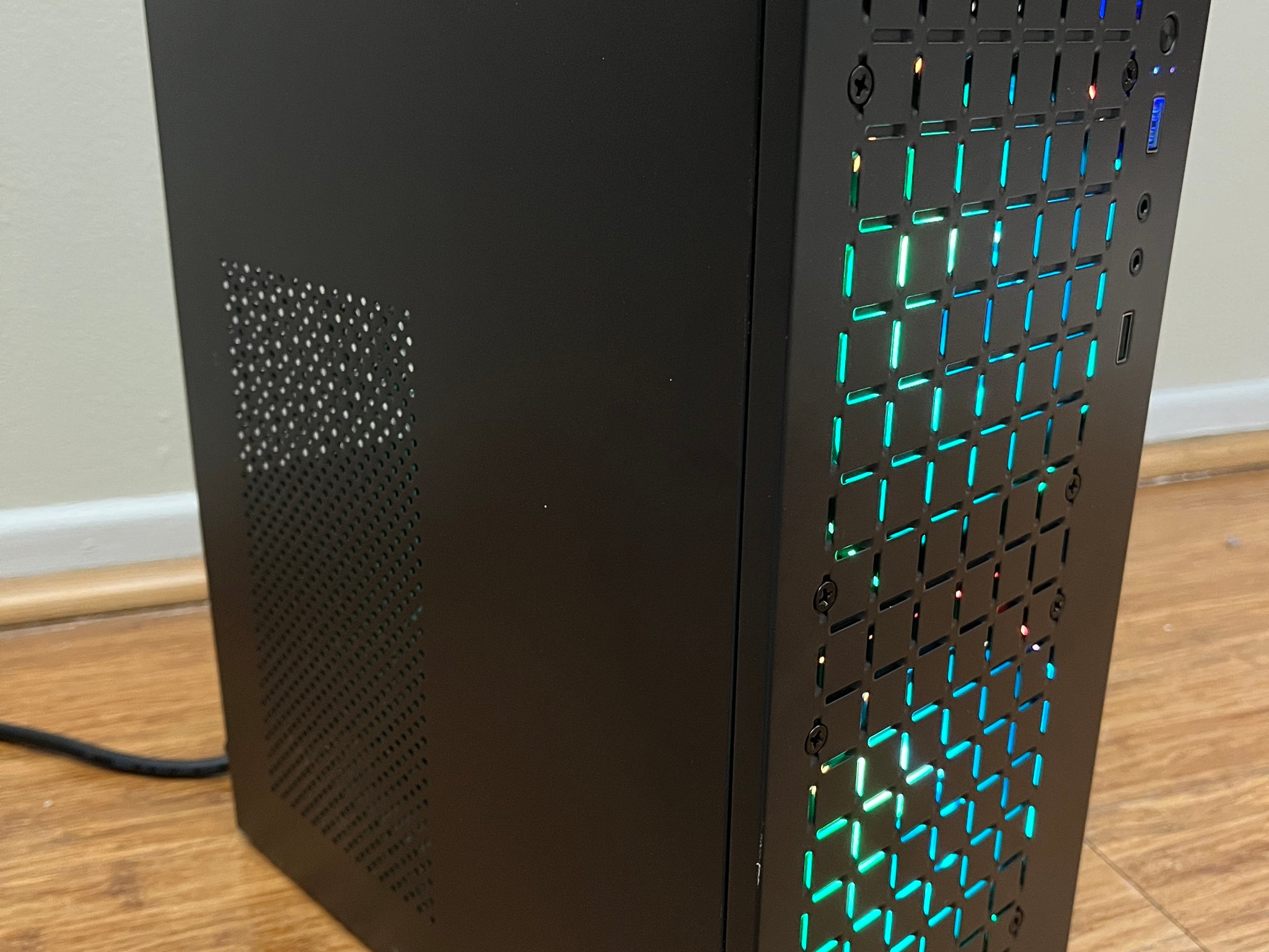 NVIDIA RTX 2060, Intel Core i5-7500, 12GB DDR4 RAM, 870 GB Storage - Small Gaming PC