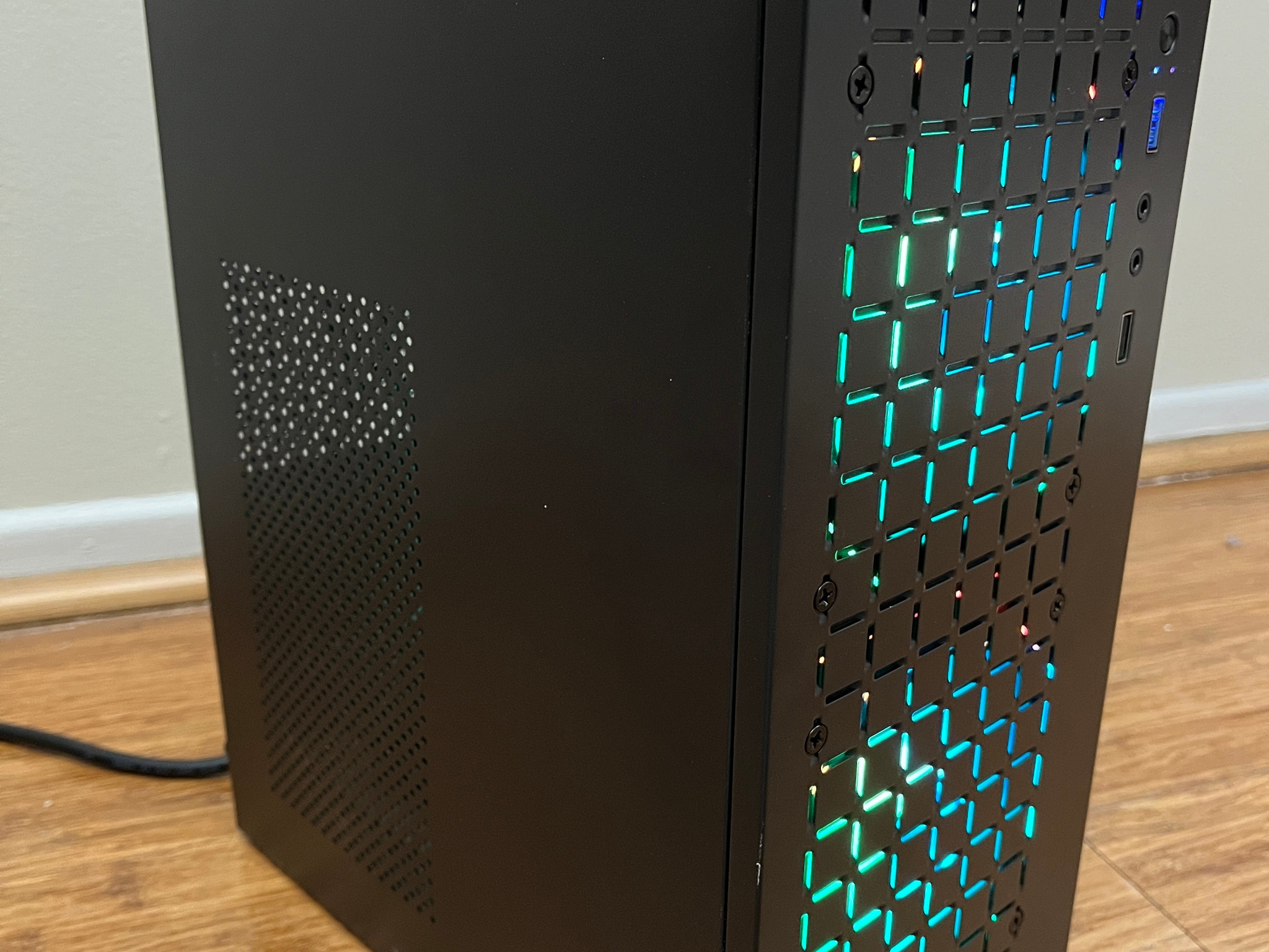 NVIDIA RTX 2060, Intel Core i5-7500, 12GB DDR4 RAM, 870 GB Storage - Small Gaming PC