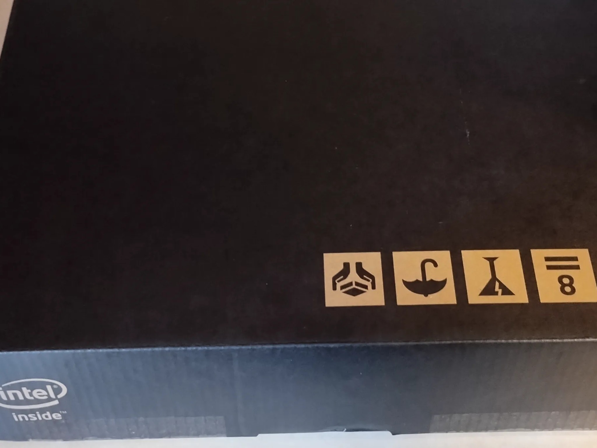Razer Blade 18 240Hz QHD+ i9-13950HX 16GB RAM 1TB SSD RTX 4060