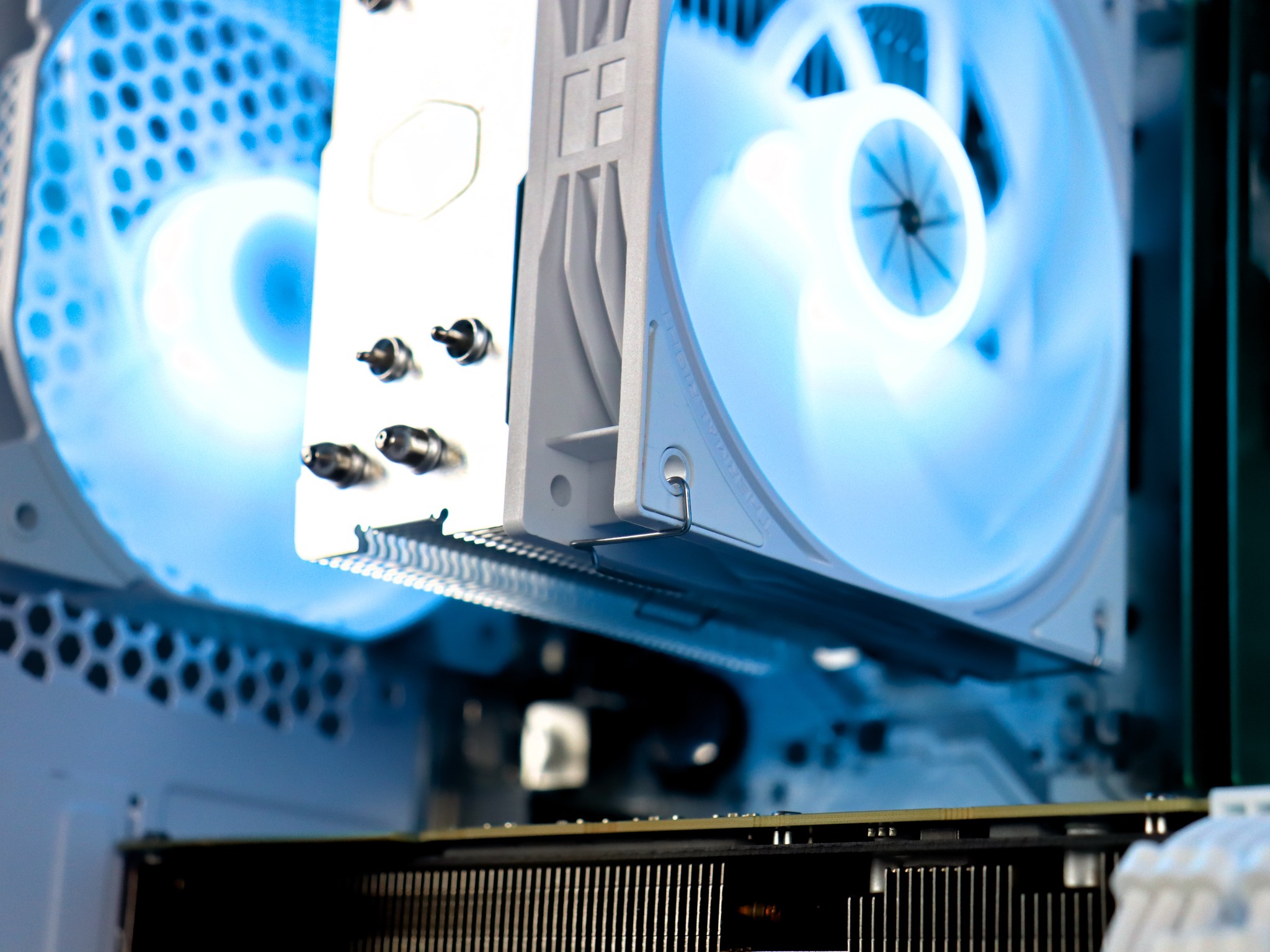 🧊❄️🧊 White Gaming PC – RTX 2070 Super , Ryzen 5 3600, 16GB RAM, 500GB SSD - WiFi, BlueTooth 🧊❄️🧊