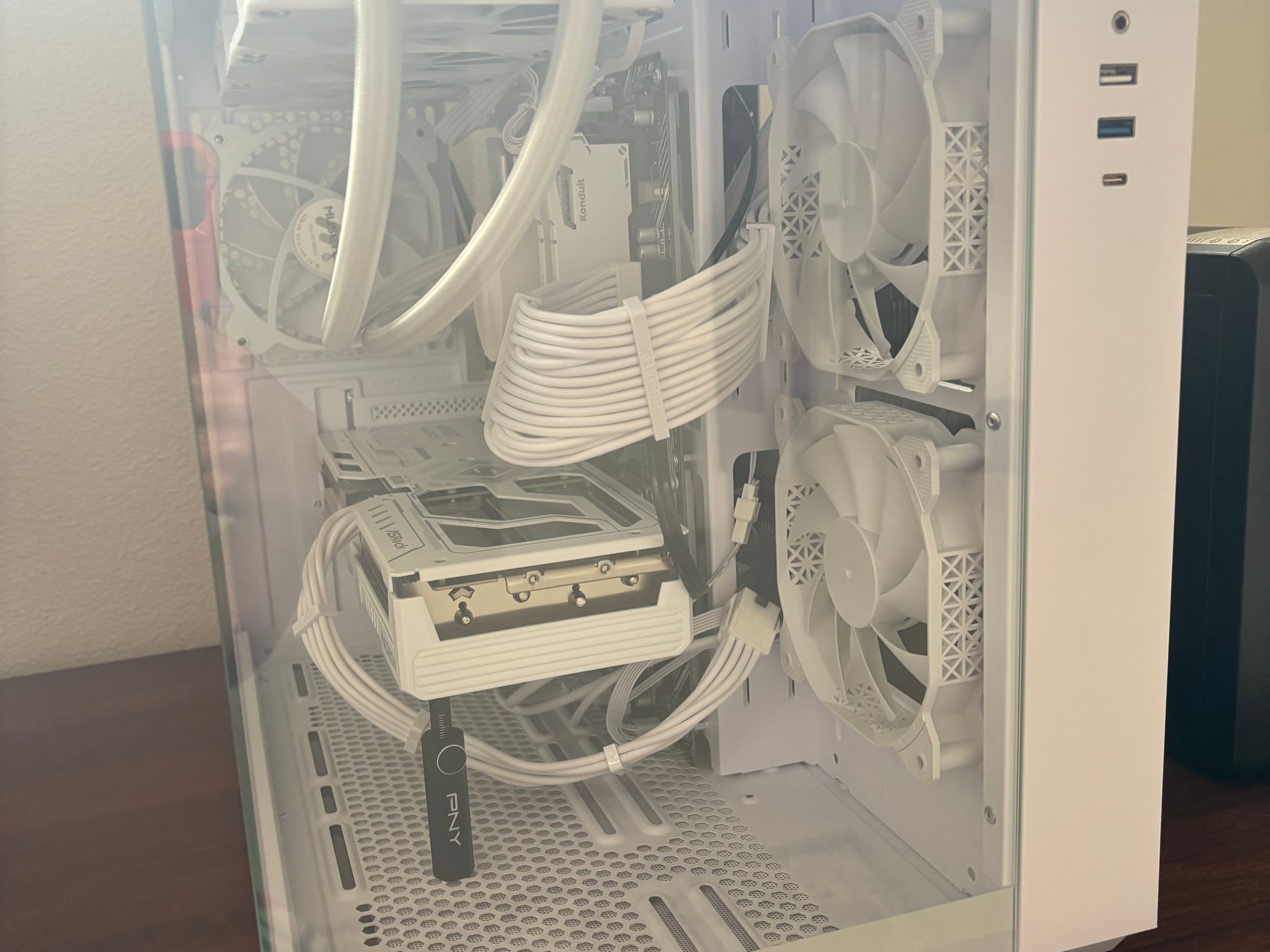 Custom White Gaming Pc non-rgb