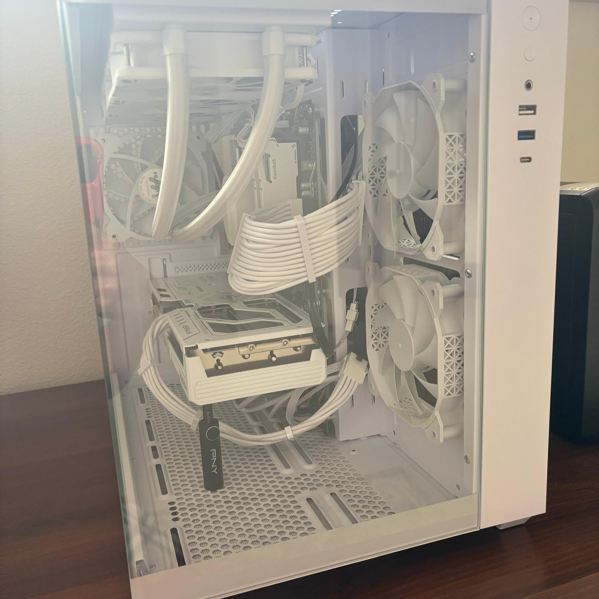Custom White Gaming Pc non-rgb
