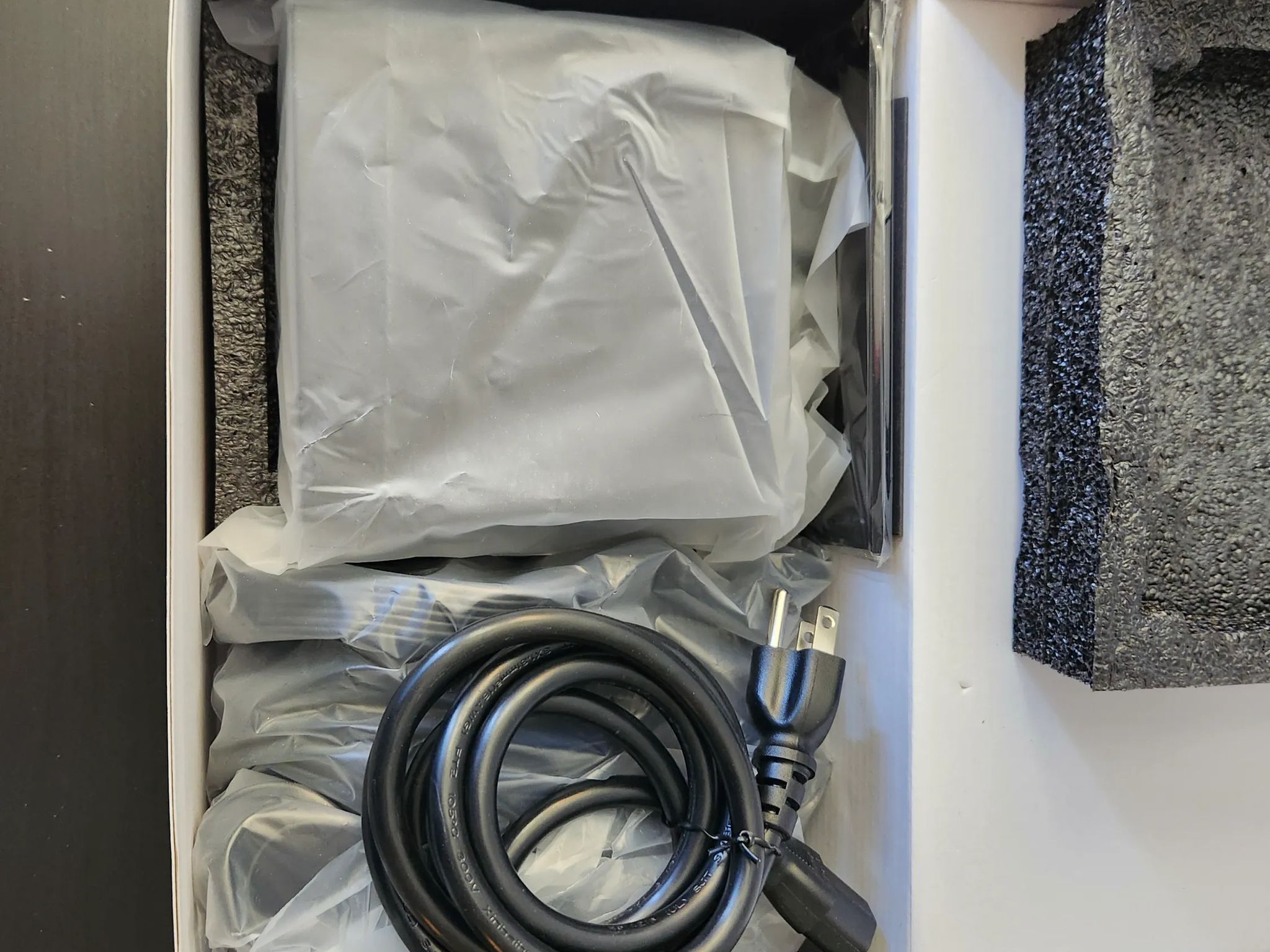 Corsair SF850L 850 W 80+ Gold Certified Fully Modular SFX-L Power Supply