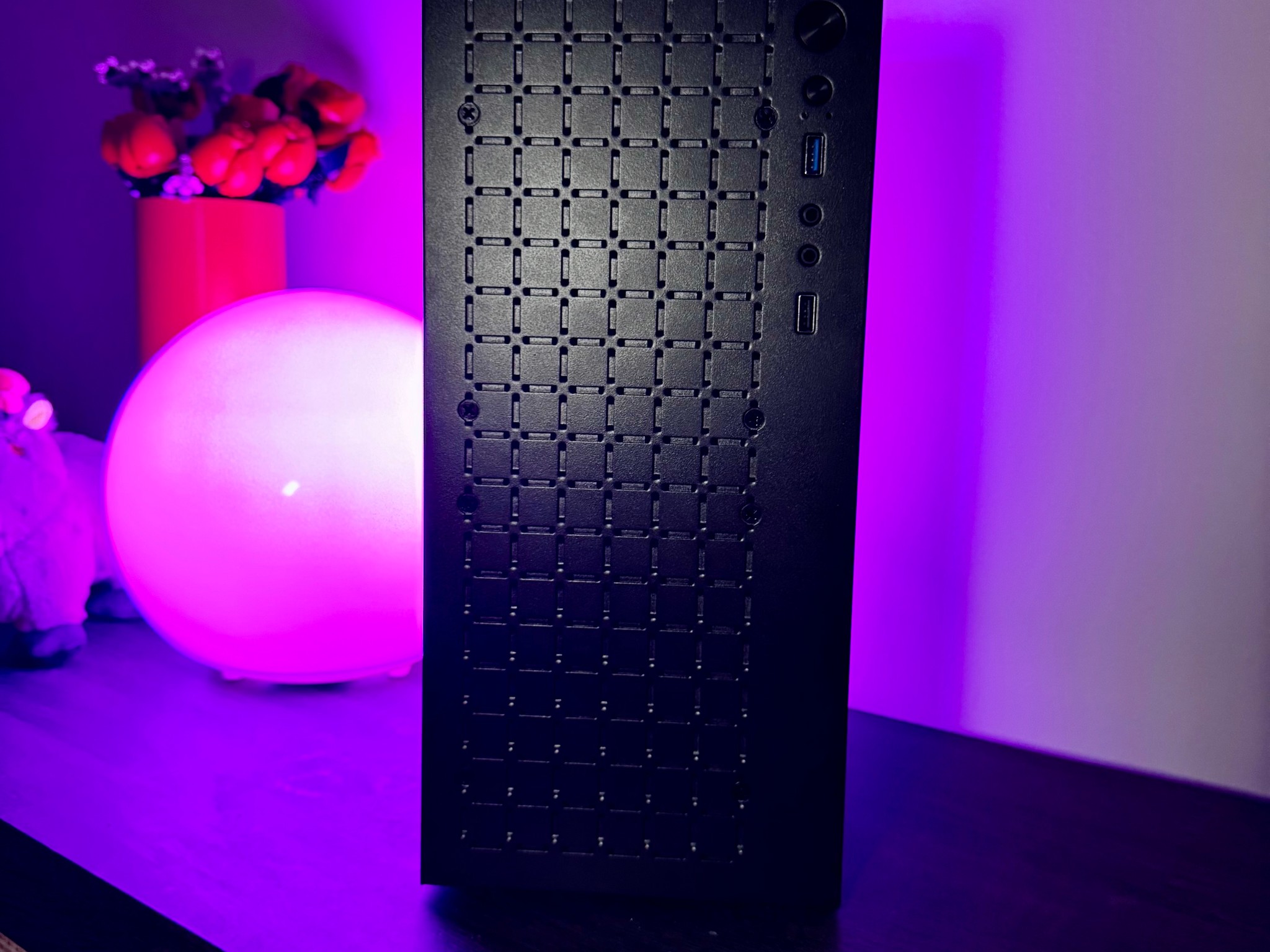 Blackout SFF - 5800XT - MSI 5070 - 32GB RAM - 1 TB - 15L