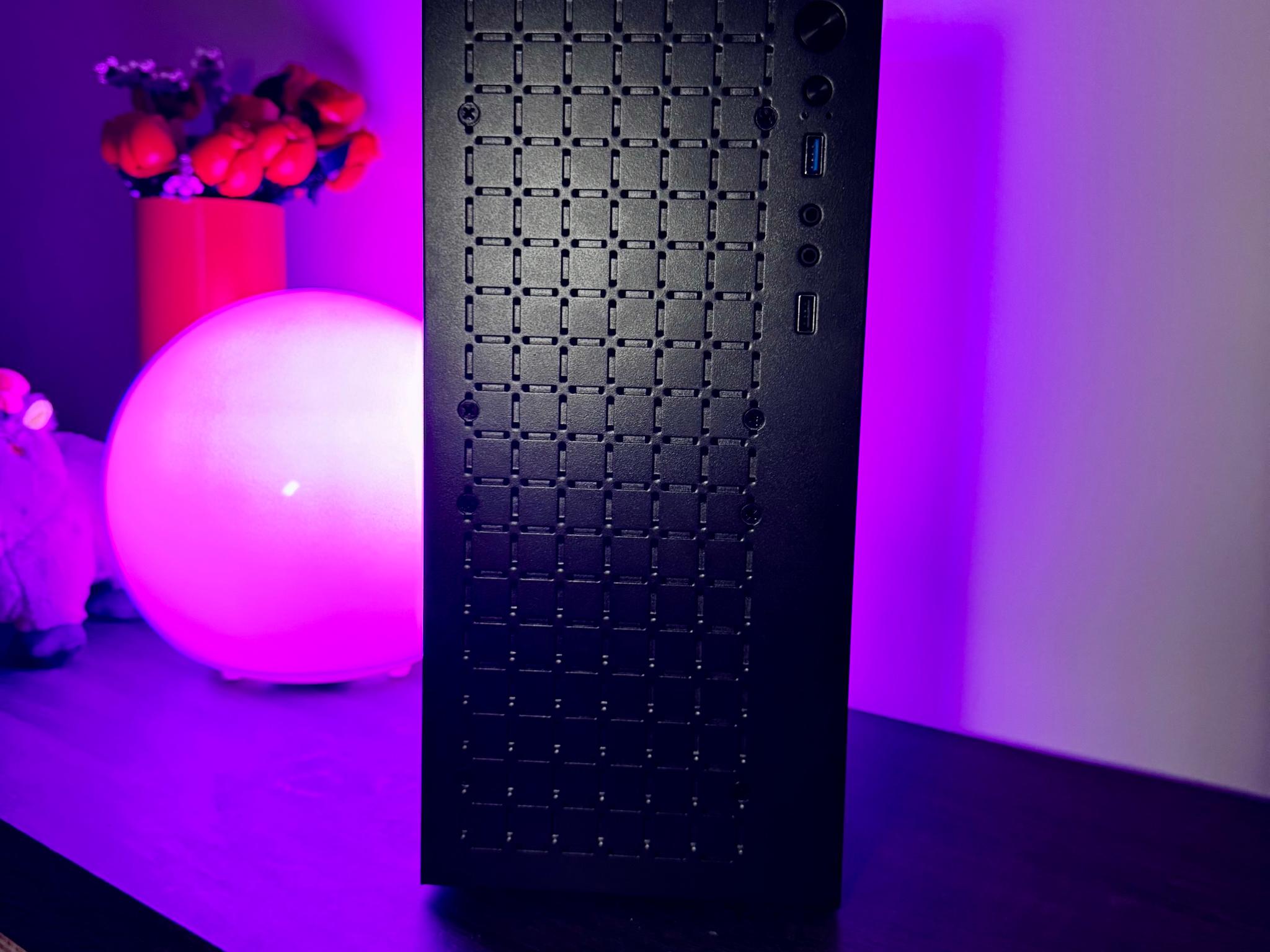 Blackout SFF - 5800XT - MSI 5070 - 32GB RAM - 1 TB - 15L