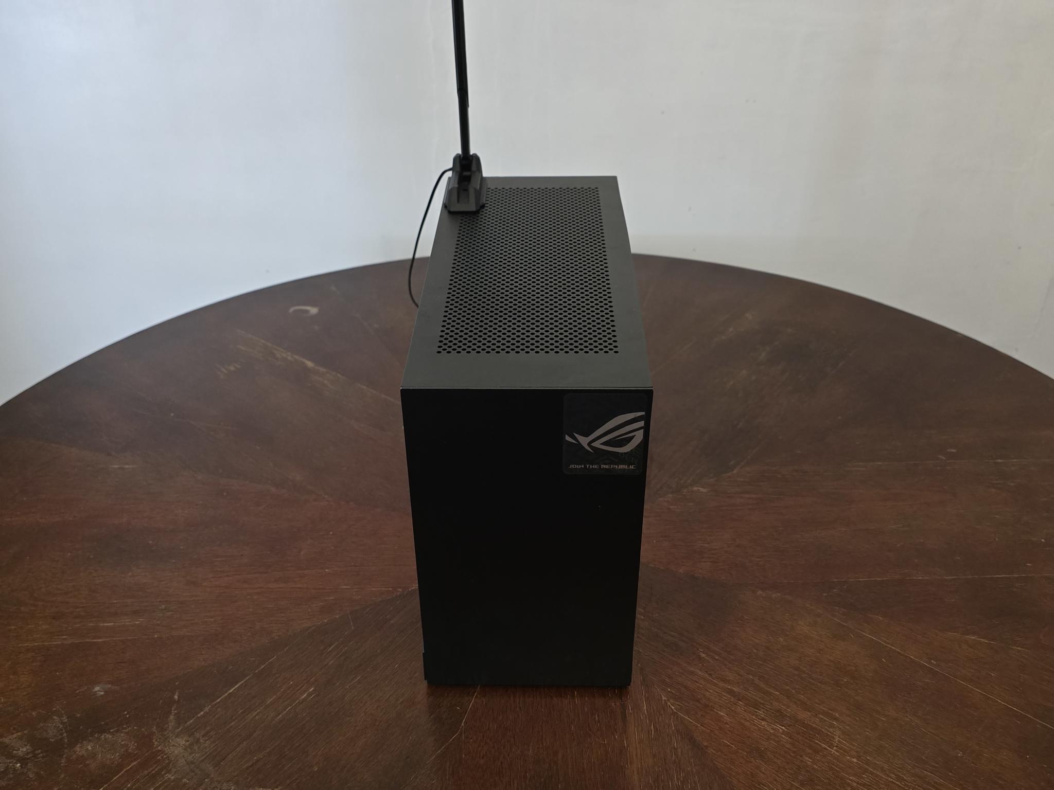 Compact Gaming – Ryzen 7 7800X3D | RTX 4070 | 64GB DDR5 | 240mm AIO | 1000W Platinum SFF PC