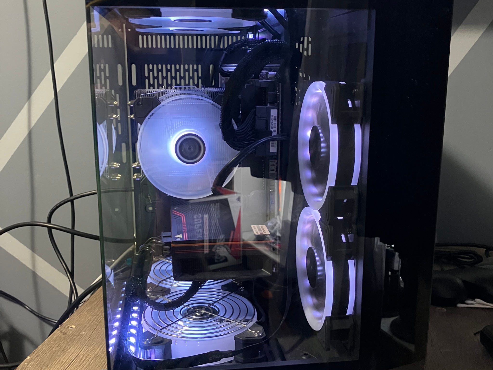 i7-9700 | RX 5700 XT | 16 GB Ram | 512 GM NVMe | 600W PSU | Win 11 Pro | RGB | Tempered Glass