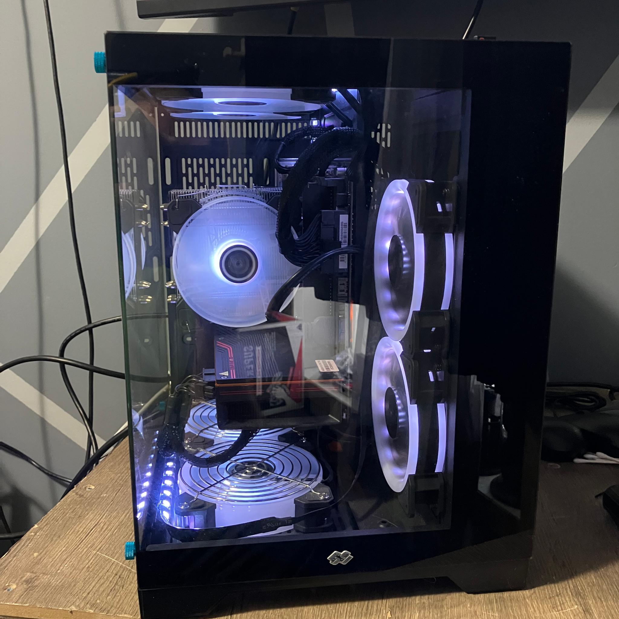 i7-9700 | RX 5700 XT | 16 GB Ram | 512 GM NVMe | 600W PSU | Win 11 Pro | RGB | Tempered Glass