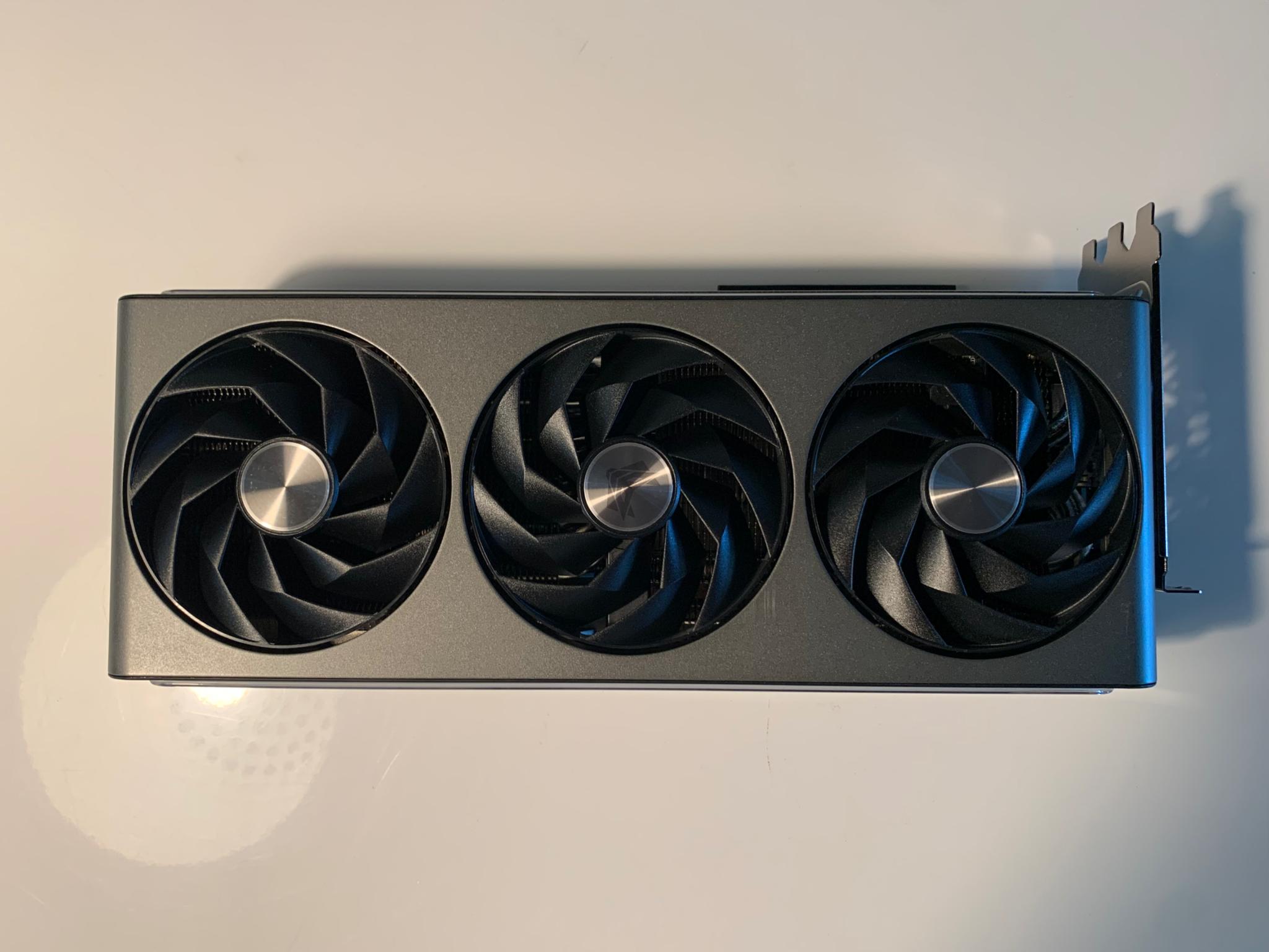 RX 7900XTX: Open Box Saphire Nitro+