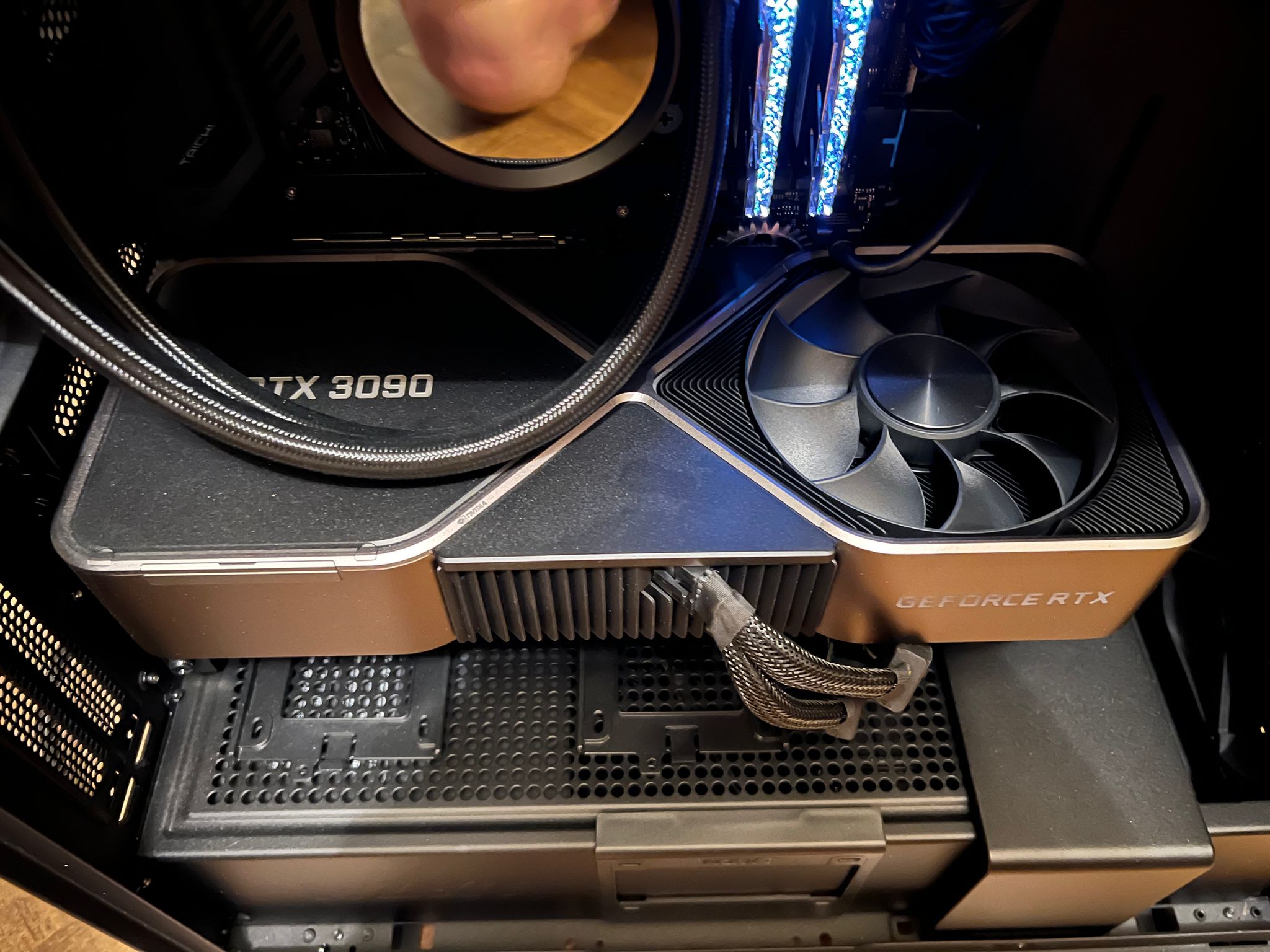NVIDIA RTX 3090 FOUNDERS EDITION