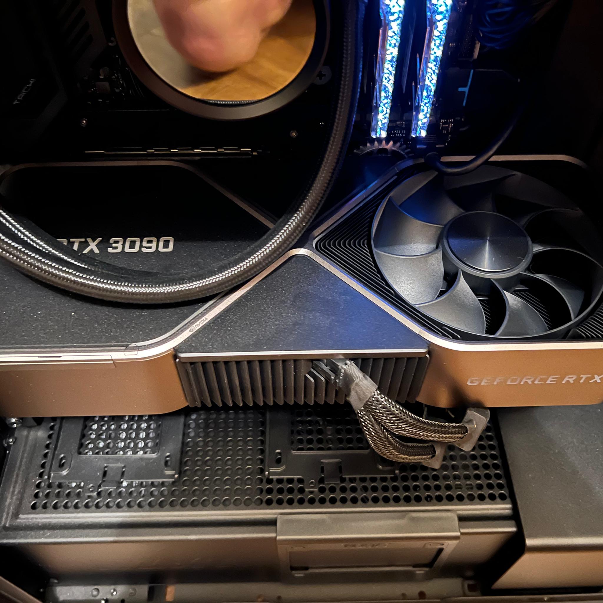 NVIDIA RTX 3090 FOUNDERS EDITION