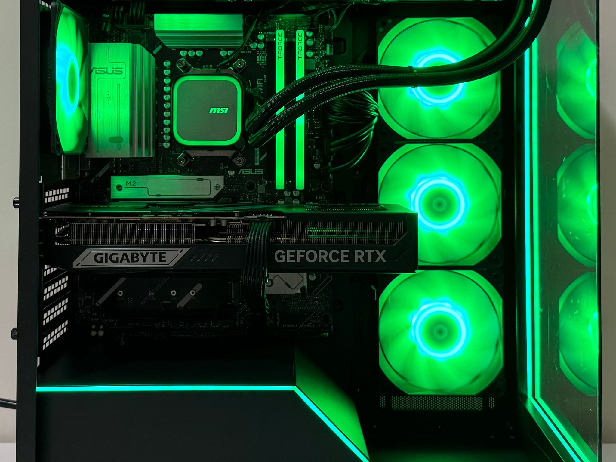 AMD Ryzen 7 7800X3D GeForce RTX 5070 Ti 32GB DDR5 RAM 1TB Gen5 NVMe SSD NZXT 850W Gold Gaming PC