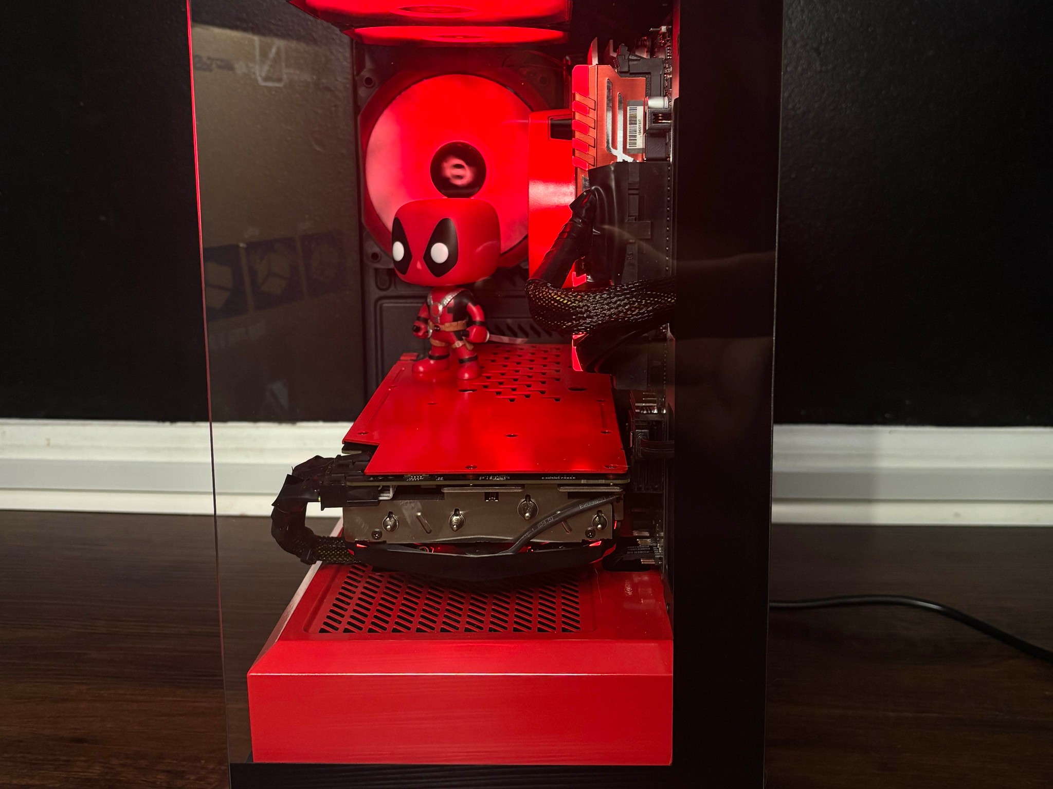 Red Gaming PC (GTX 1080 Ti 11GB + AMD Ryzen 5 3600 + 16GB DDR4 + SSD + HDD)