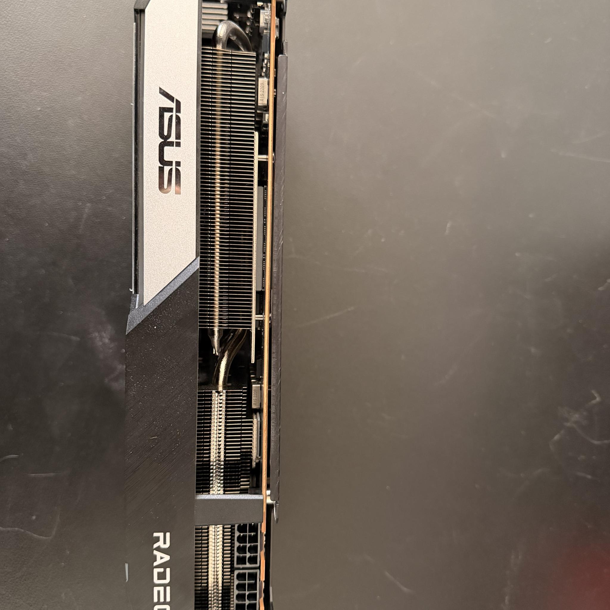 Asus DUAL OC Radeon RX 6750 XT