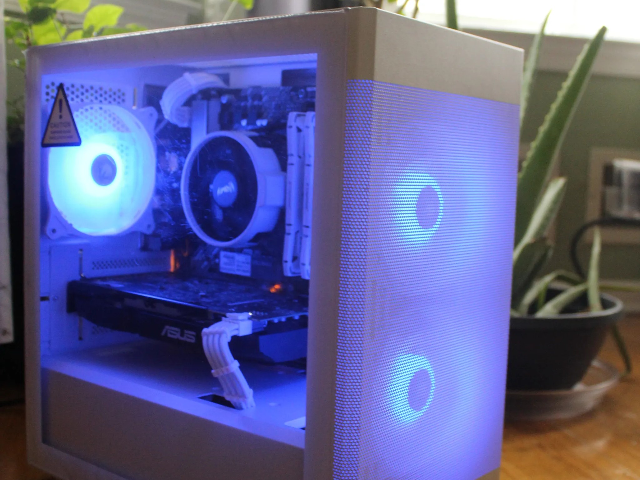 |200+ FPS FORTNITE| All White Ryzen 3 4100- RX 580- 16GB RAM- 512GB SSD WIFI