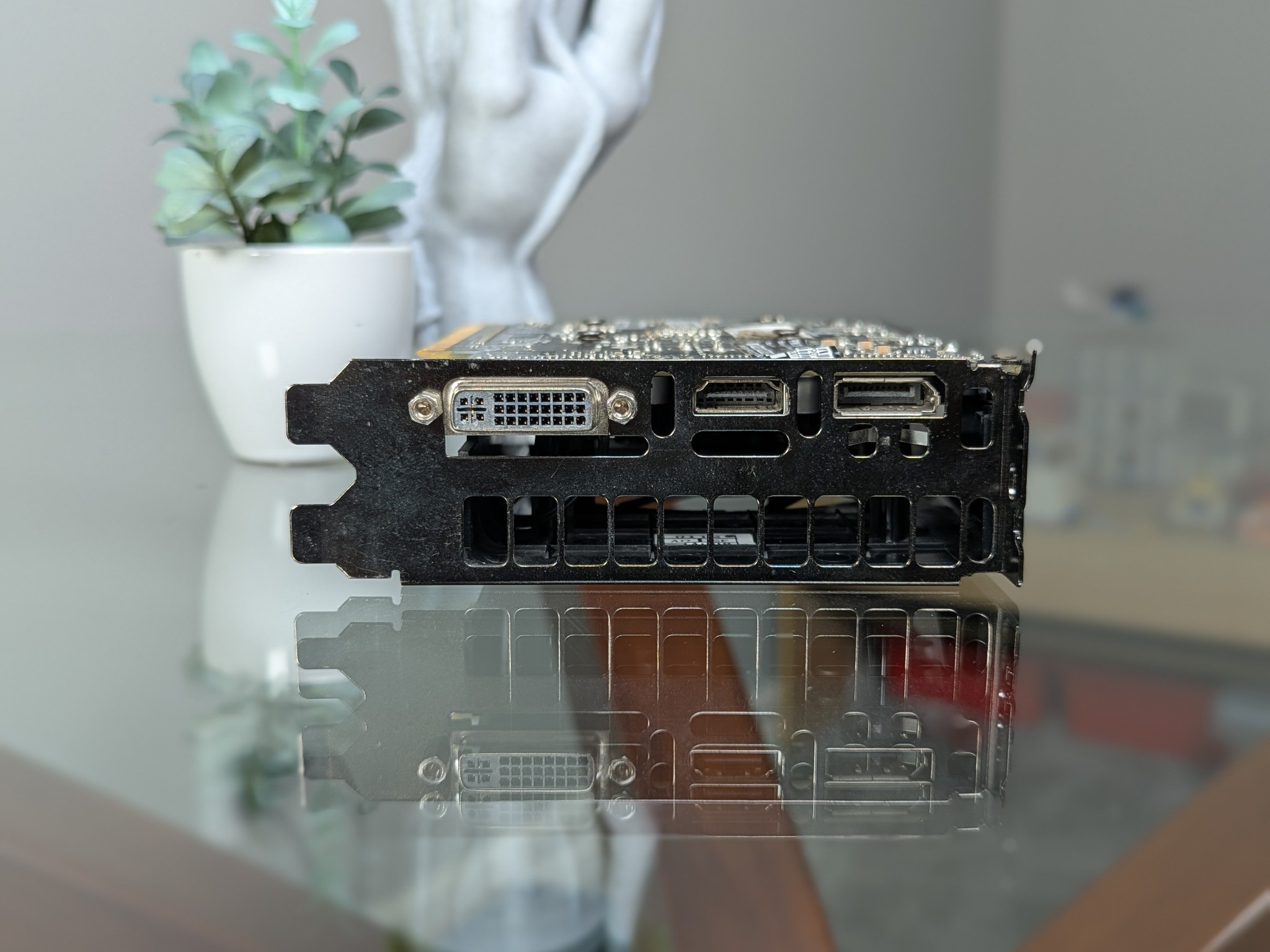 EVGA GTX 750Ti | Please Read Description | Powers On, But No Video Signal (??)
