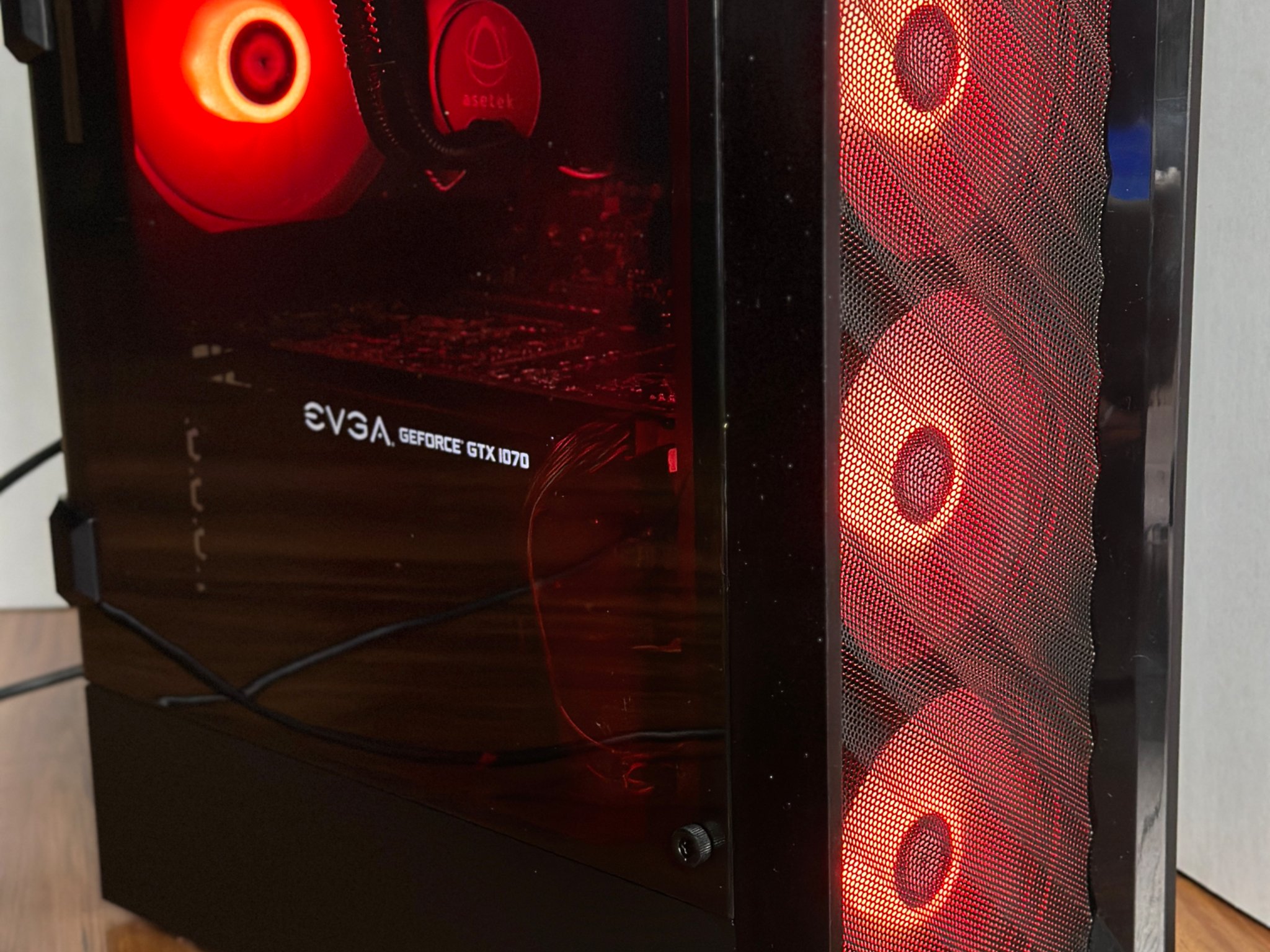 GTX 1070 | Core i7 7700 | 16GB DDR4 | 512GB SSD | Windows 11