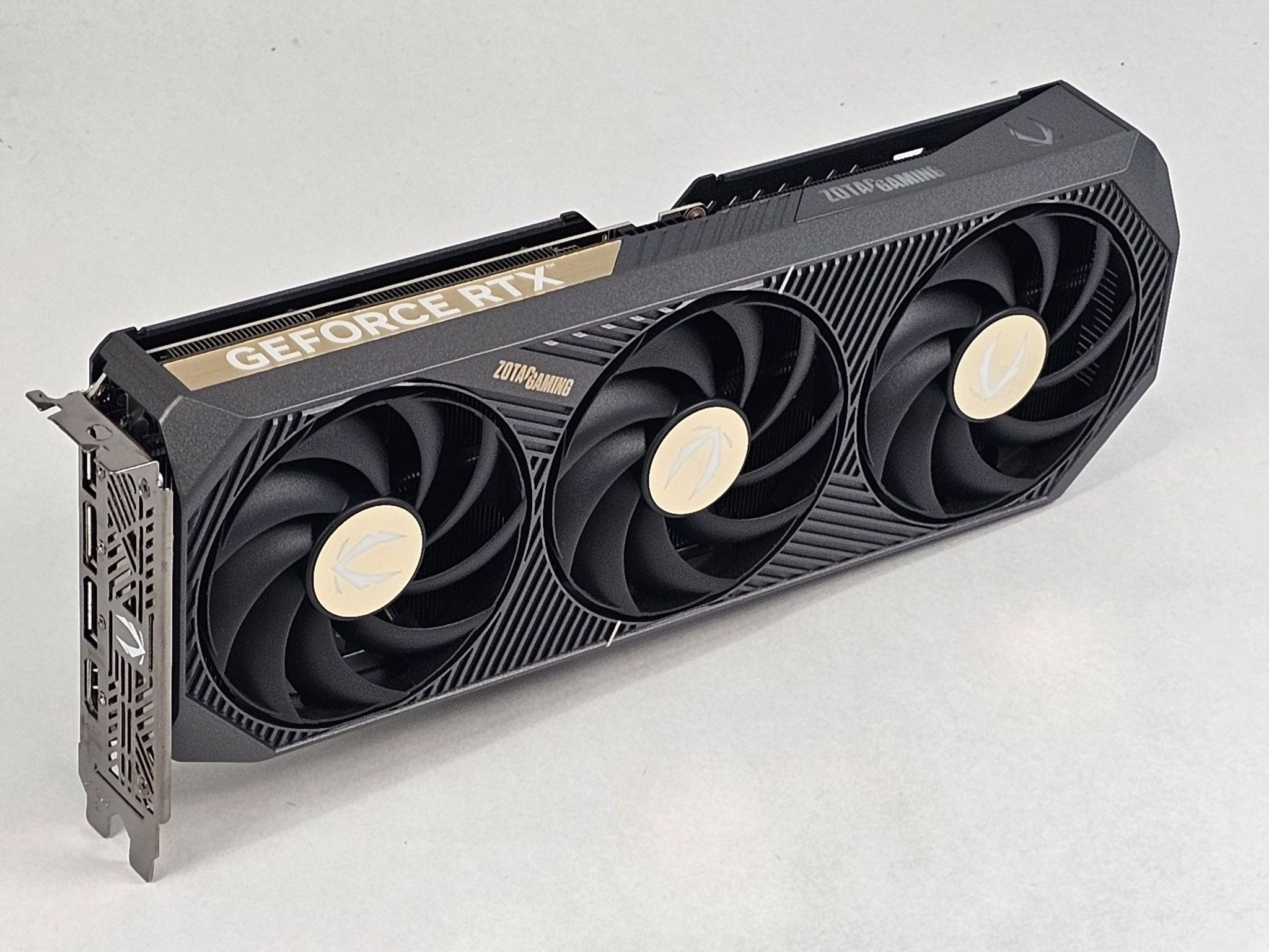 RTX 5070 Zotac Gaming Solid OC 12GB