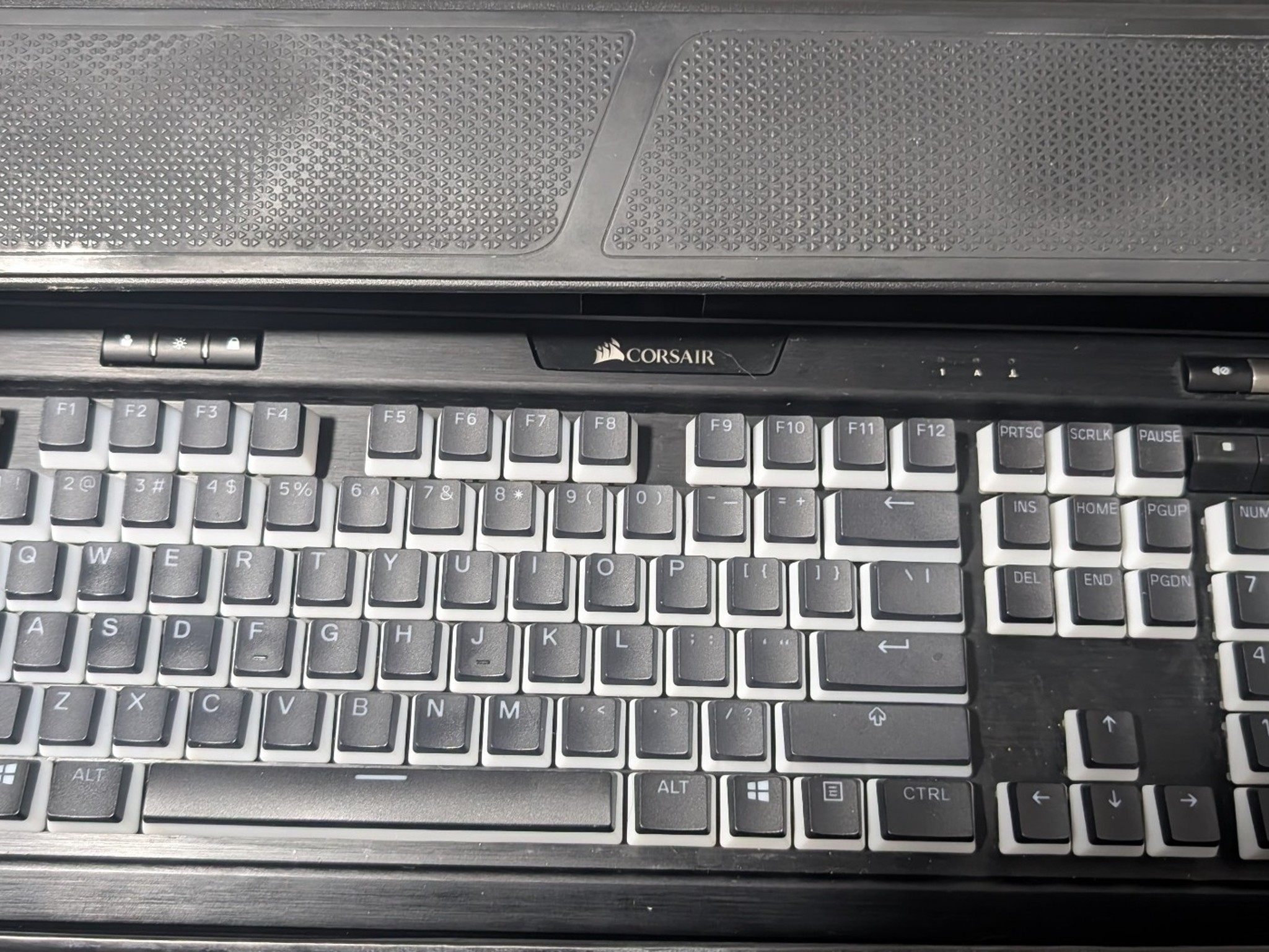 Corsair K95 Platinum RGB