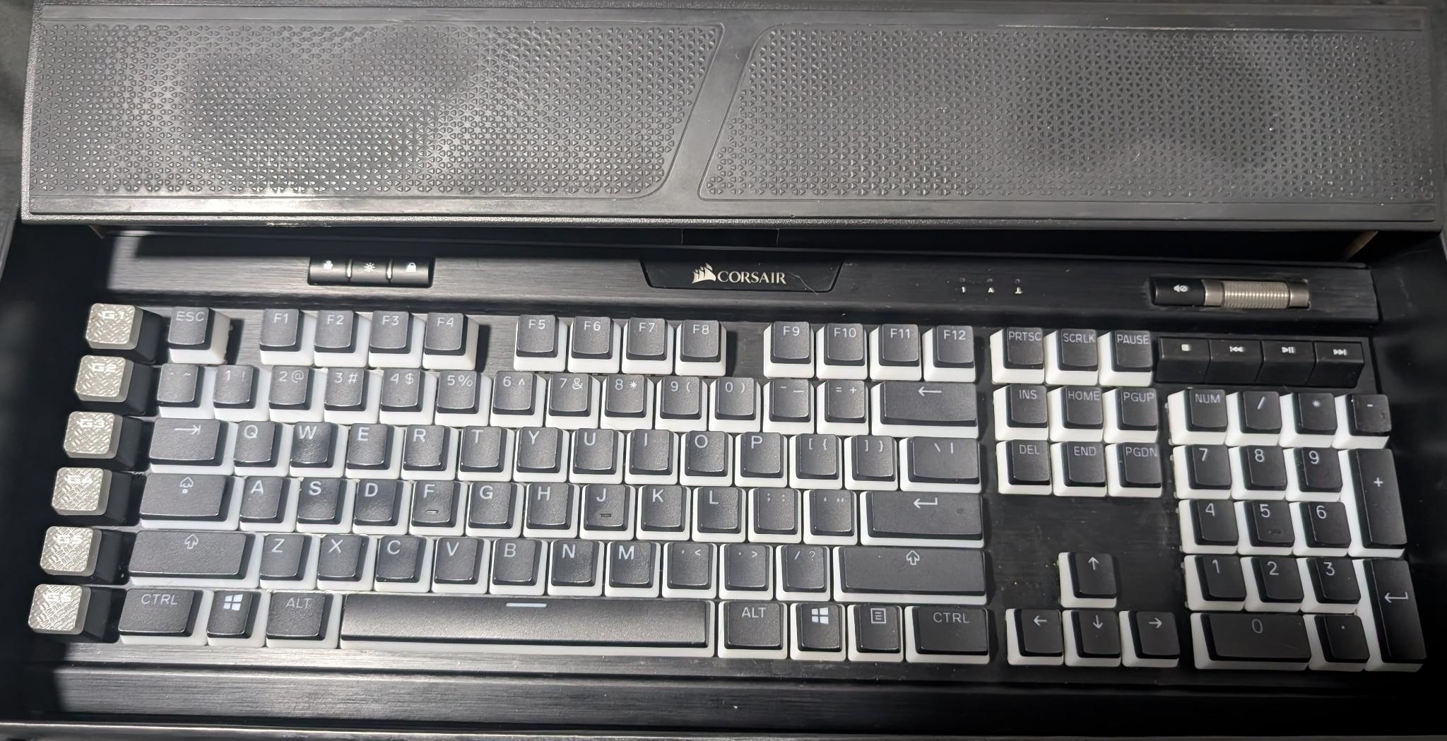 Corsair K95 Platinum RGB