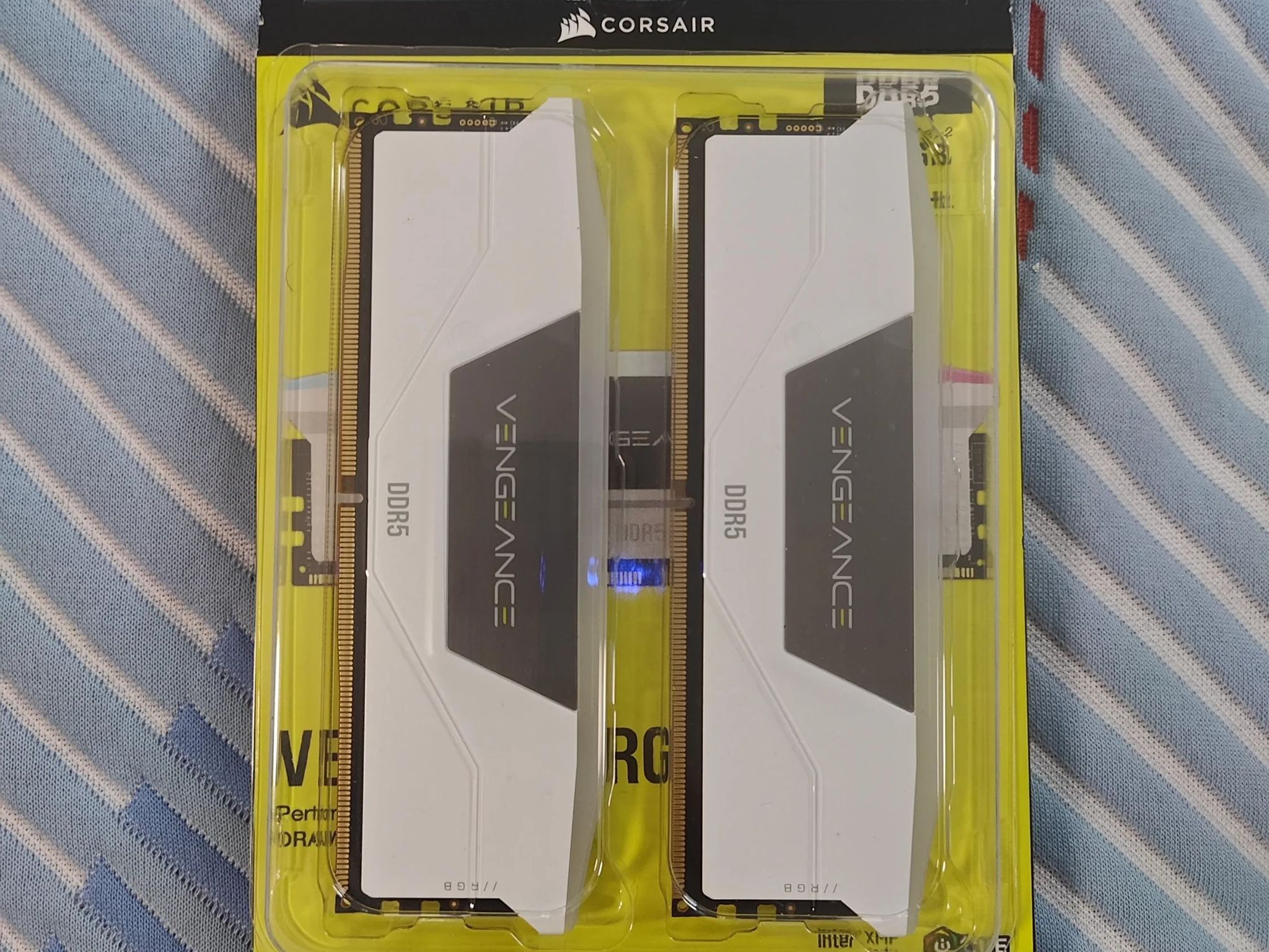 CORSAIR VENGEANCE 32GB DDR5 6000 MHz (WHITE)