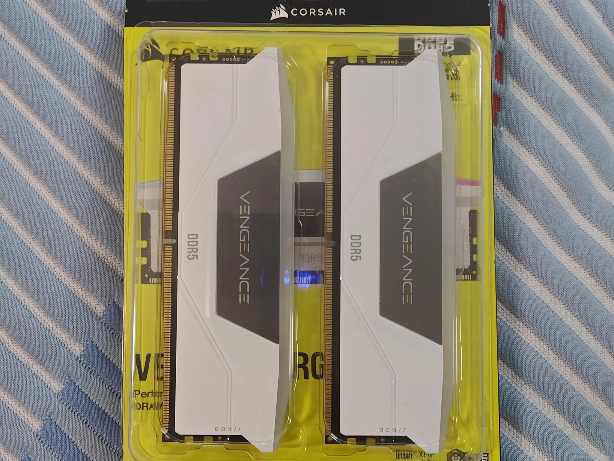 CORSAIR VENGEANCE 32GB DDR5 6000 MHz (WHITE)