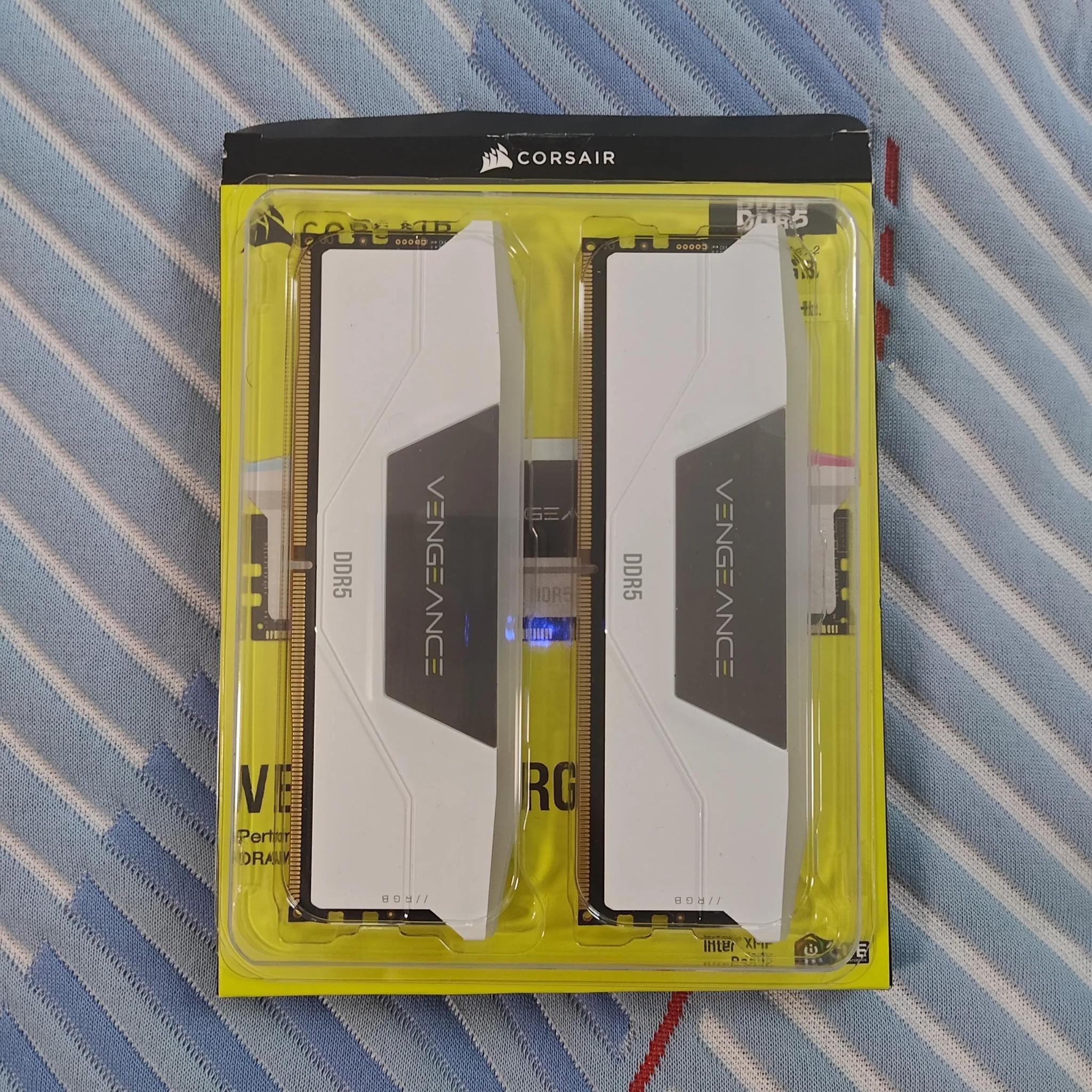 CORSAIR VENGEANCE 32GB DDR5 6000 MHz (WHITE)