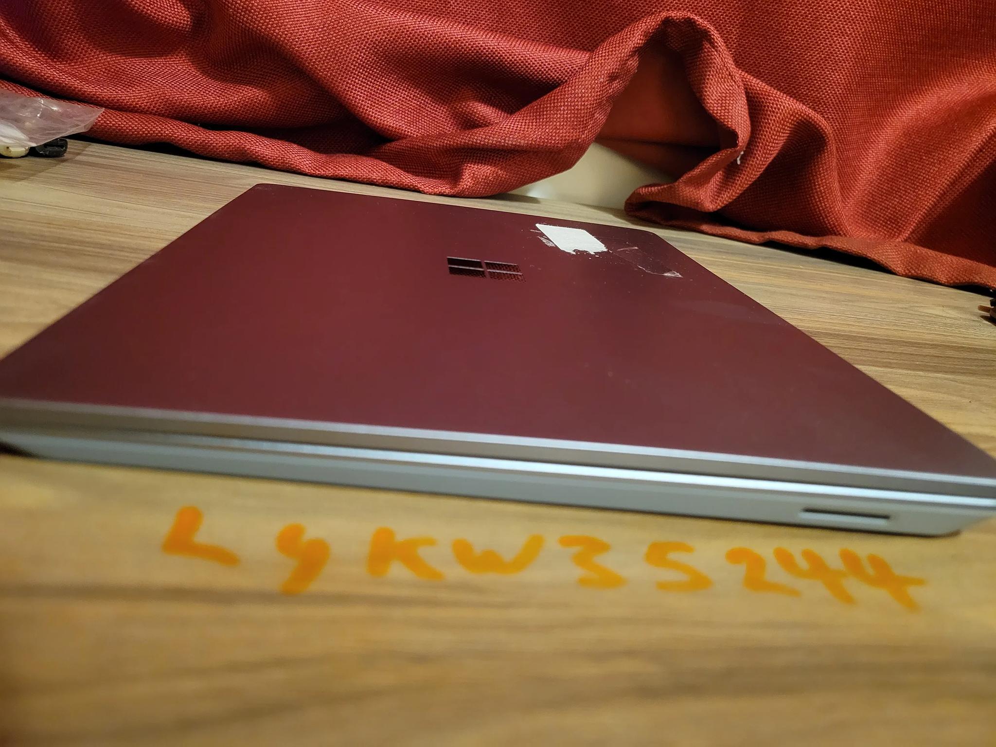 Microsoft Surface Laptop Go - intel i5 - 128gb - 12.4" Touch Screen