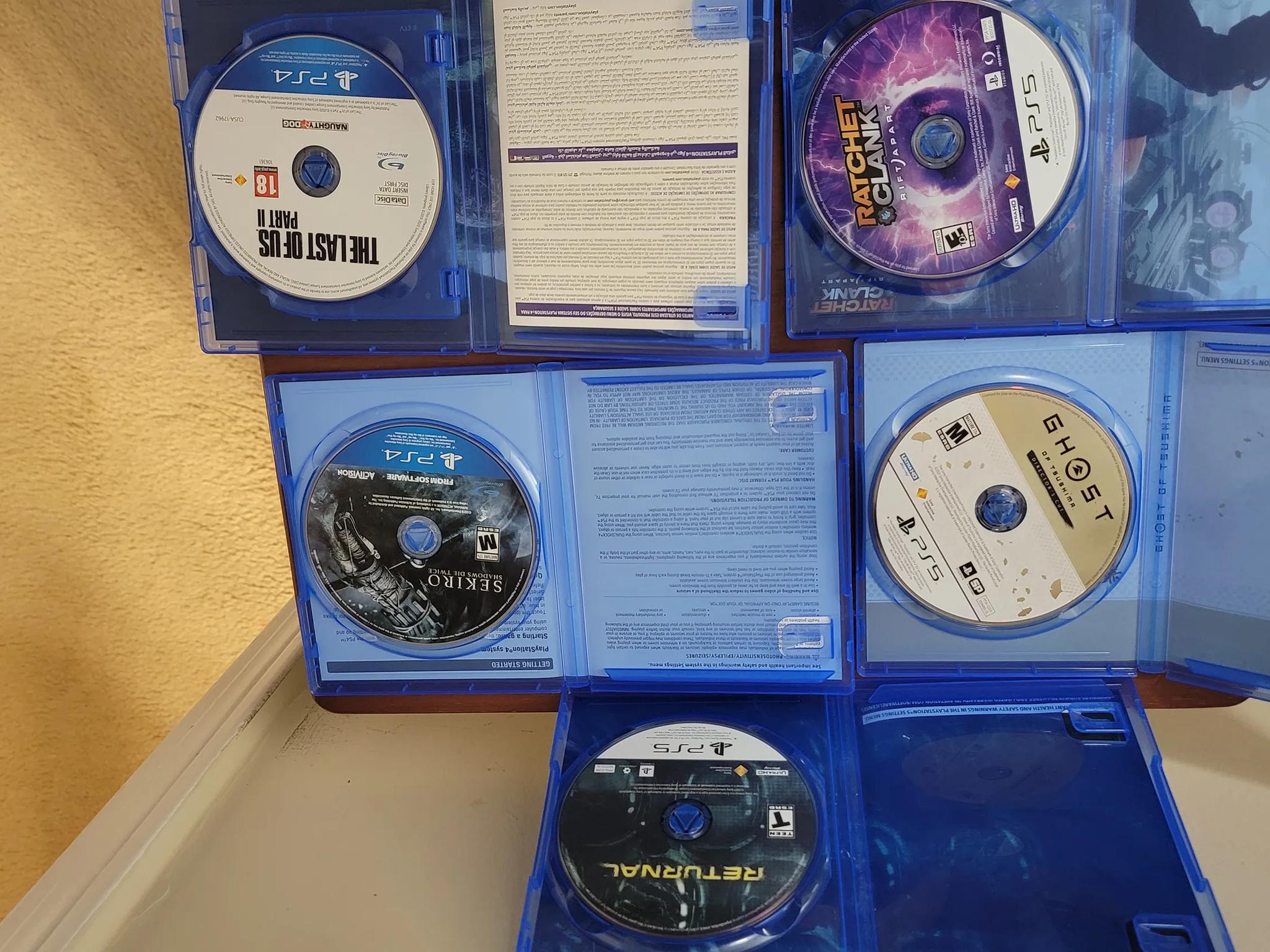 PlayStation 5 (Disc Ver.) Comes with 5 games, 2 Controllers, Media Remote and more (see description)