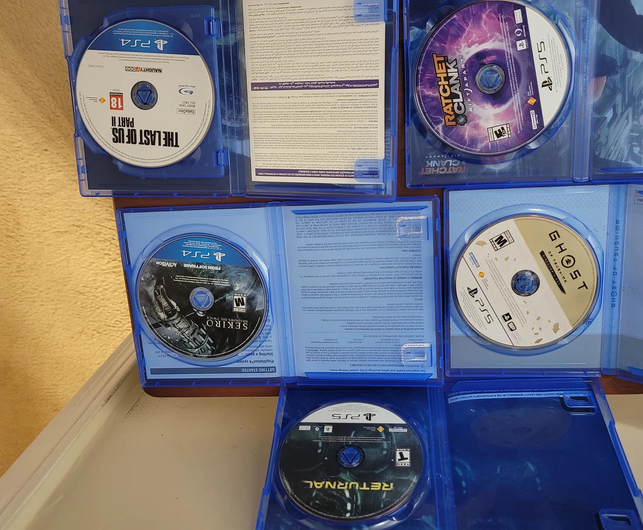 PlayStation 5 (Disc Ver.) Comes with 5 games, 2 Controllers, Media Remote and more (see description)