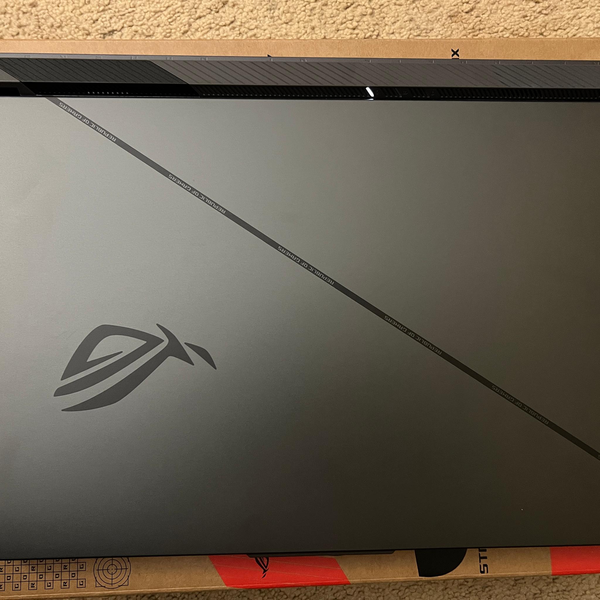 ASUS ROG Strix G18 18” intel i9 14900hx 32gb DDR5 rtx 4080 laptop