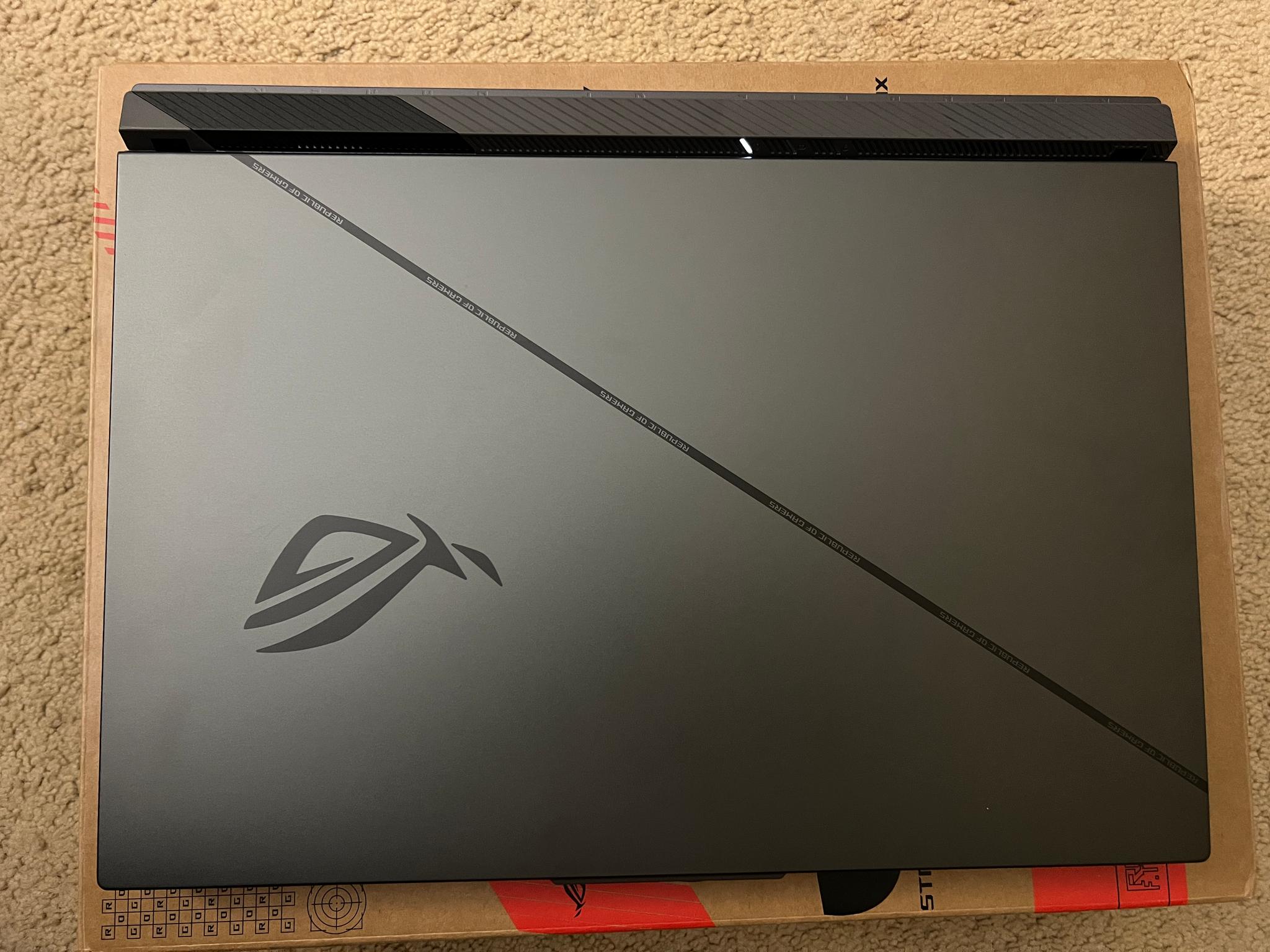 ASUS ROG Strix G18 18” intel i9 14900hx 32gb DDR5 rtx 4080 laptop