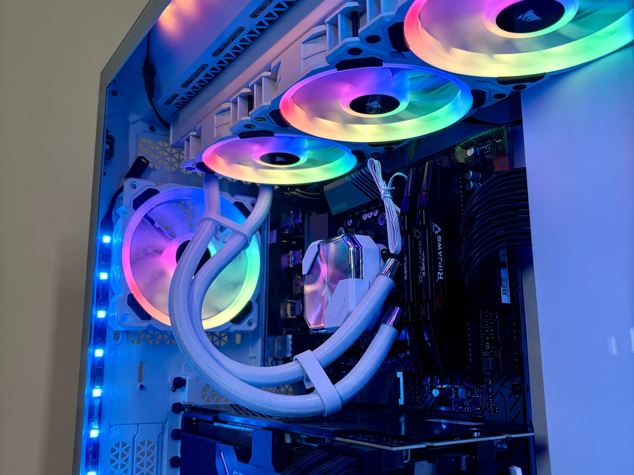 White RGB Corsair 5000D build | Ryzen 7 5700x | 16GB RAM + 1TB SSD | ASUS 2070 Super