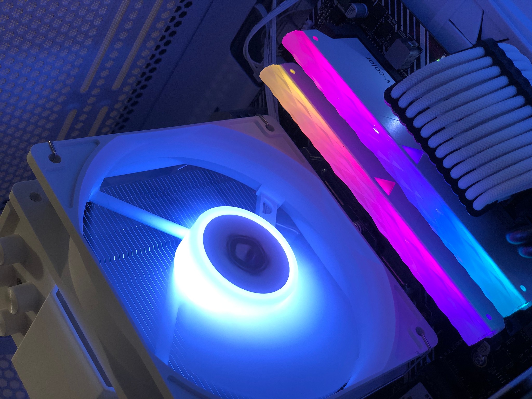 $675 White Gaming Pc - ryzen 5 - 2060 - 16gb or ram