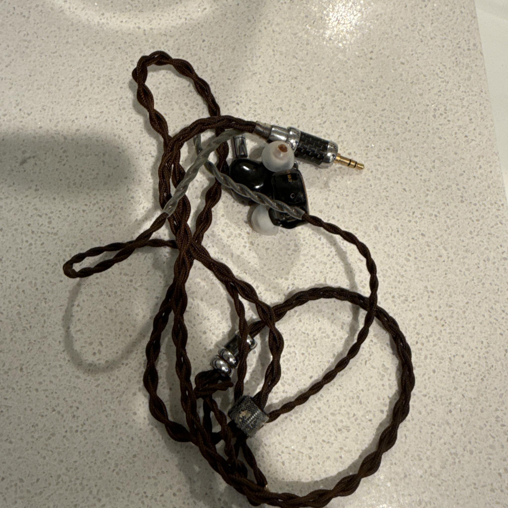 THEIAUDIO MONARCH MKII SLIGHT DAMAGE