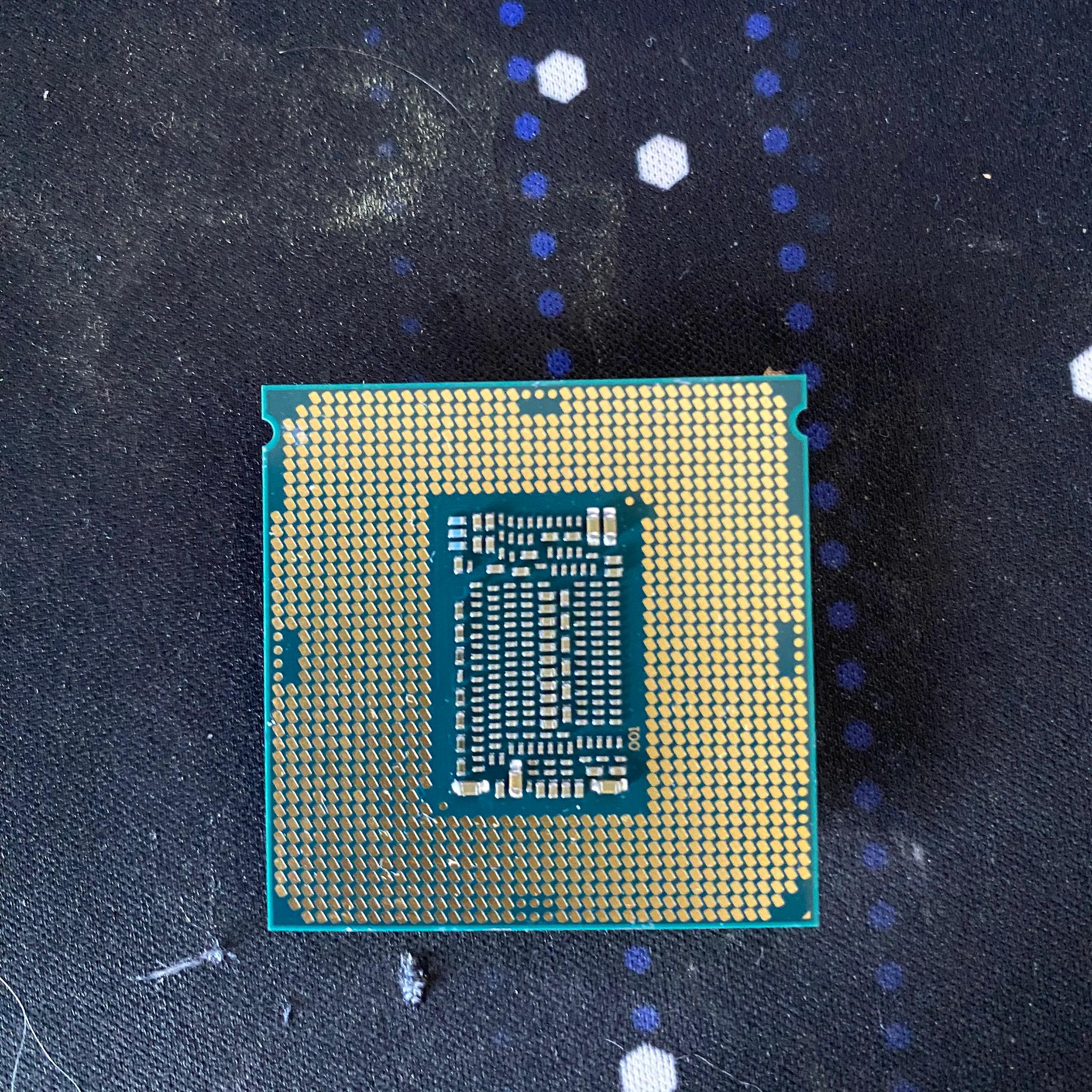 Used Good i7 8700k hits 5ghz