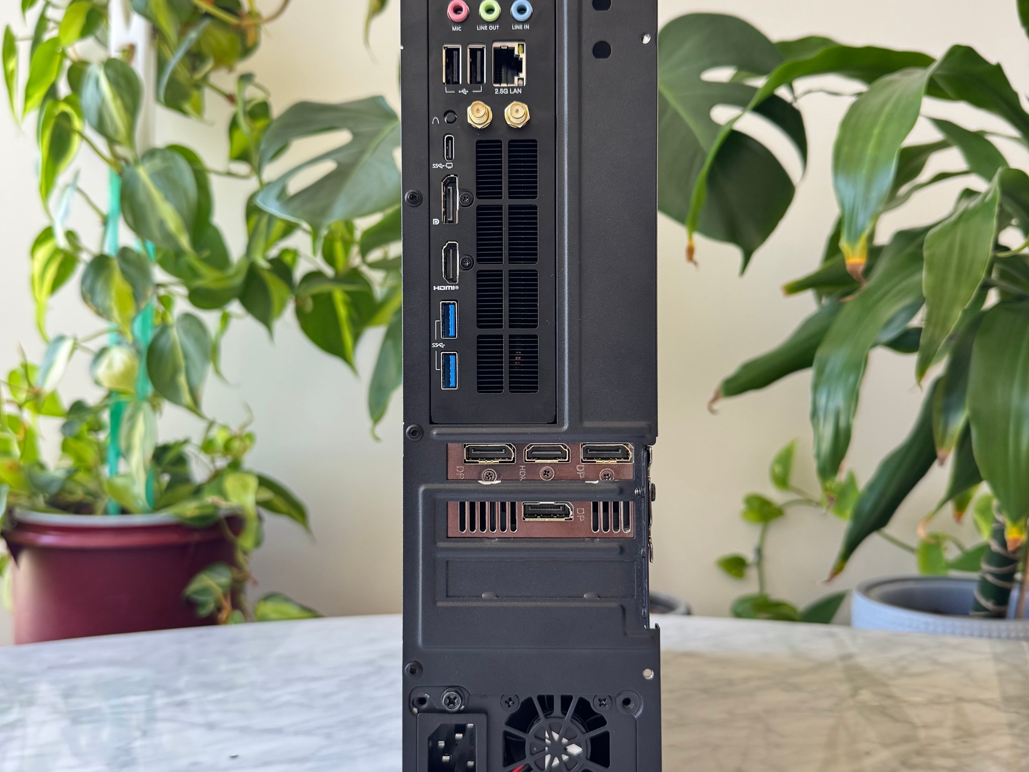 Sleeper ITX Mini Tower - Ryzen 9 8945HX . RTX 5060 LP . 32GB DDR5 6000 . 512gb M.2 - NEW